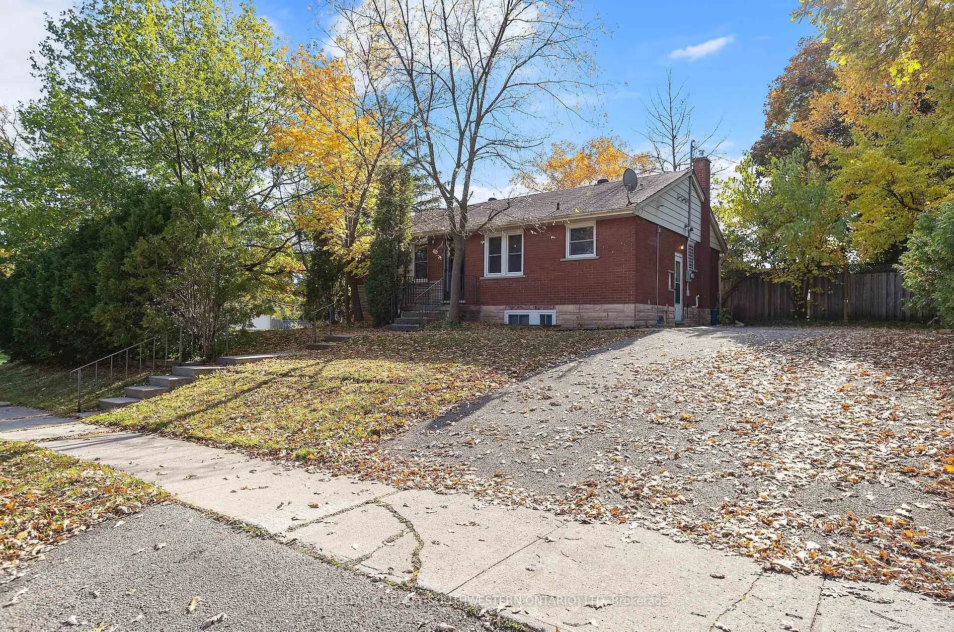 Photo 1 of 154 Elgin Crescent, Waterloo — HOMEH