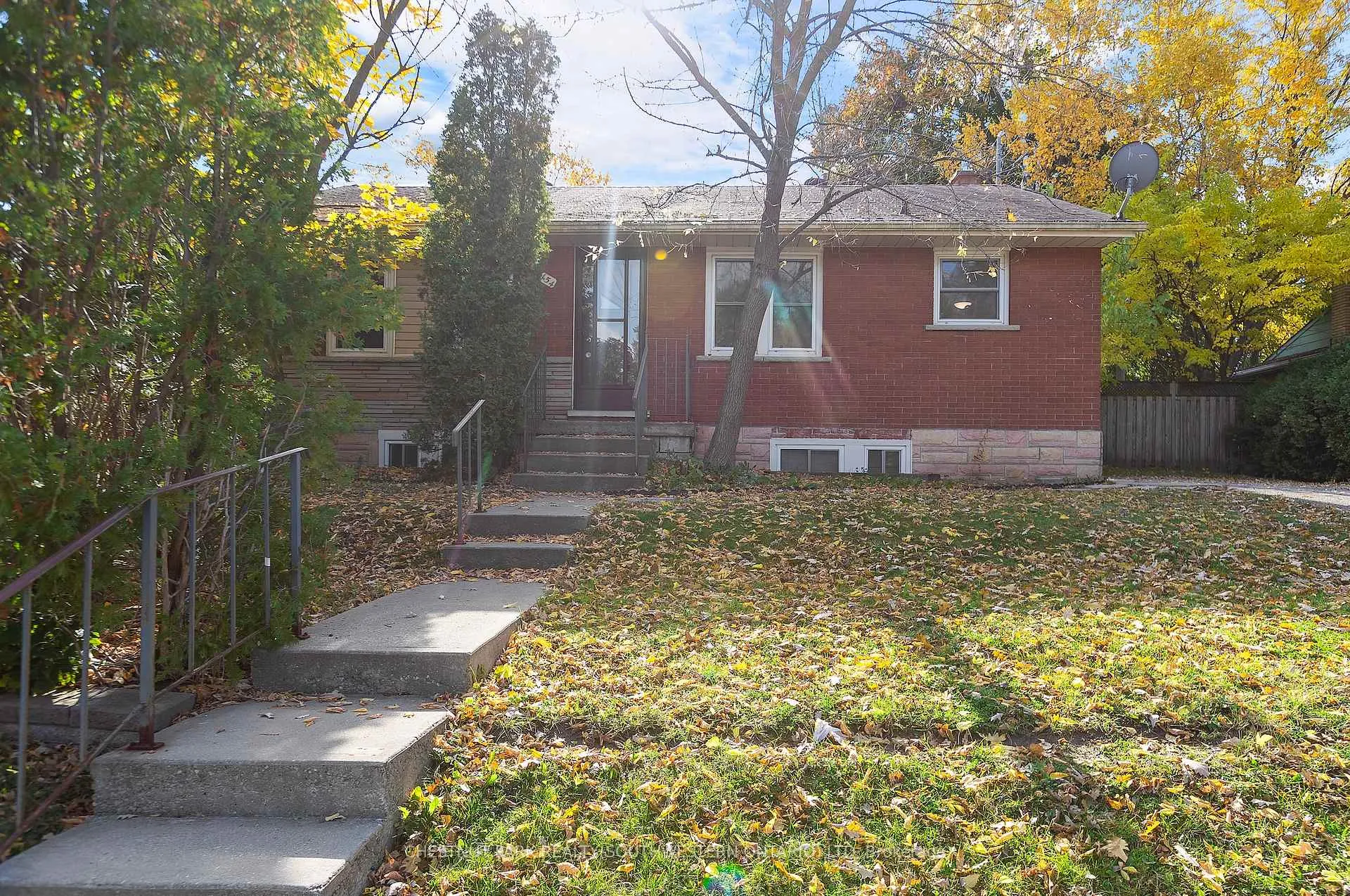 Photo 2 of 154 Elgin Crescent, Waterloo — HOMEH