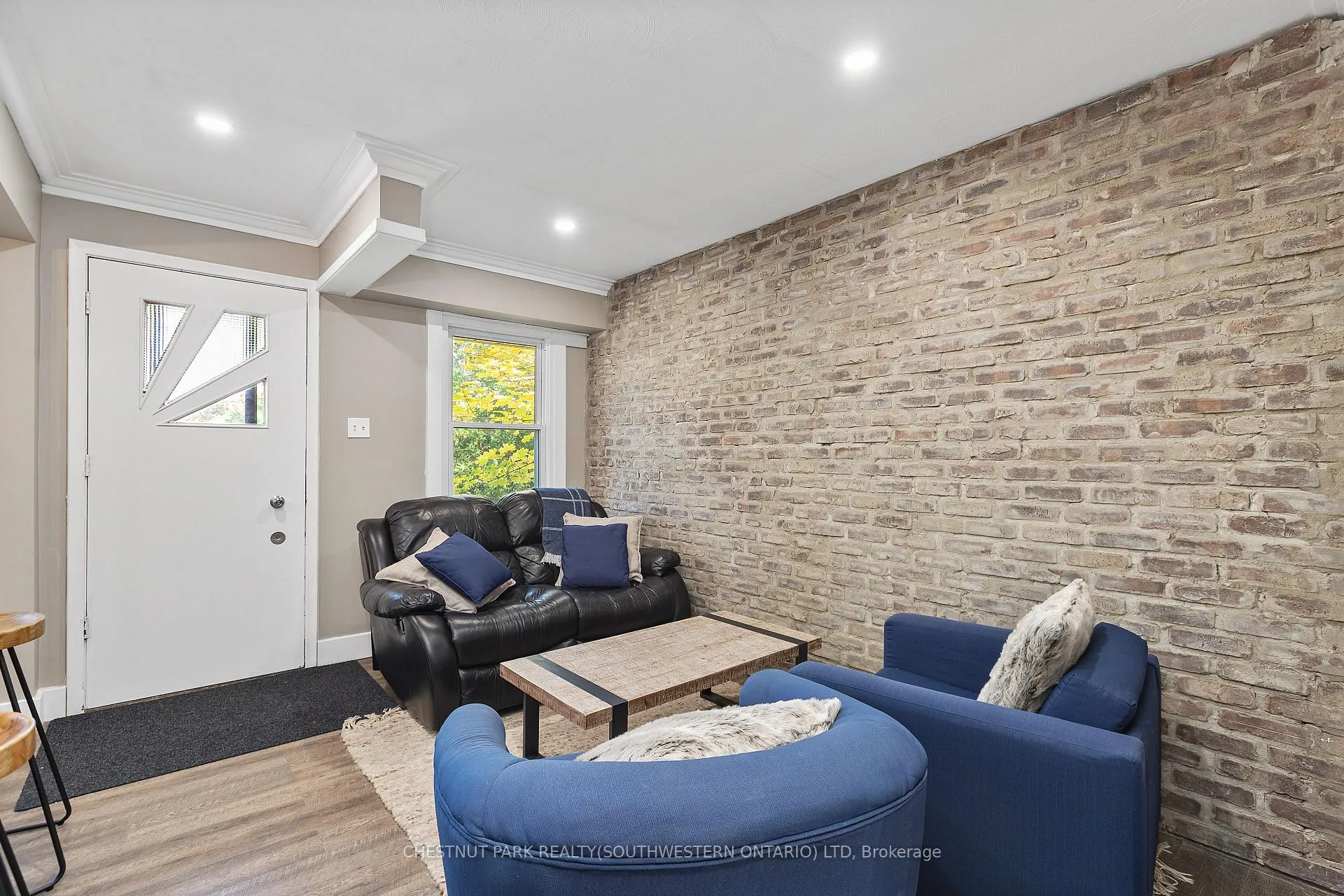 Photo 3 of 154 Elgin Crescent, Waterloo — HOMEH