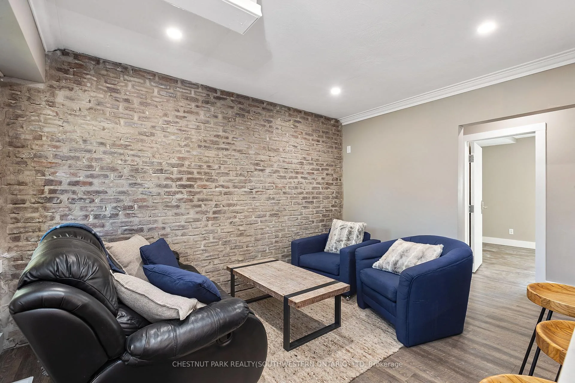 Photo 4 of 154 Elgin Crescent, Waterloo — HOMEH