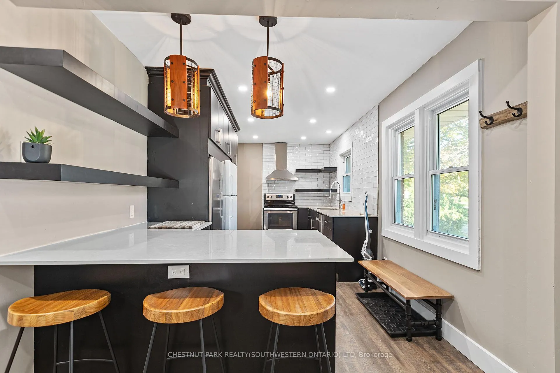 Photo 5 of 154 Elgin Crescent, Waterloo — HOMEH