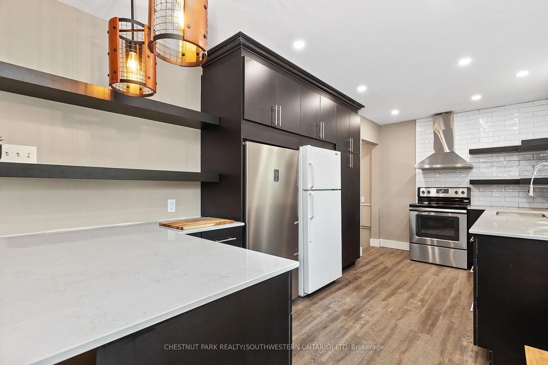 Photo 6 of 154 Elgin Crescent, Waterloo — HOMEH