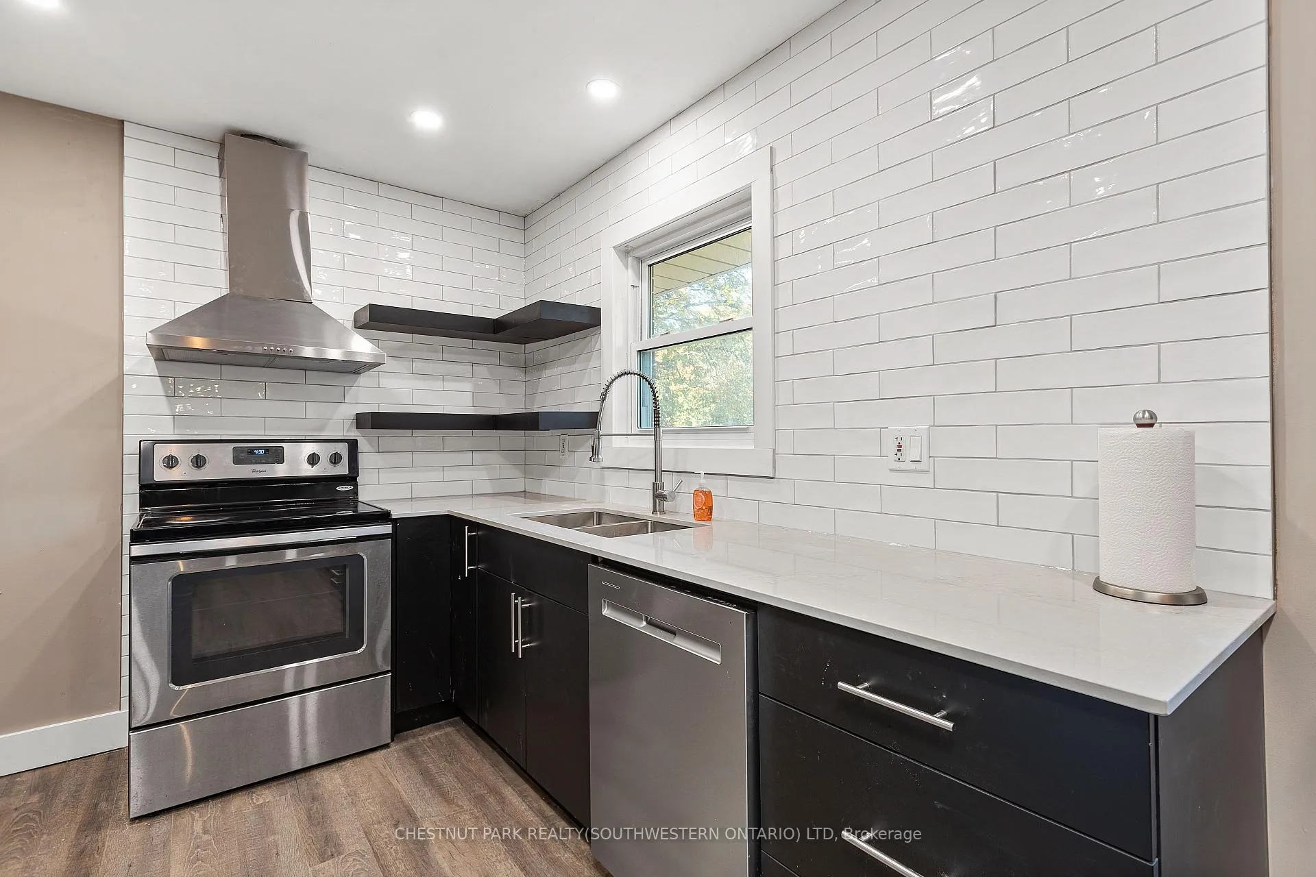 Photo 7 of 154 Elgin Crescent, Waterloo — HOMEH