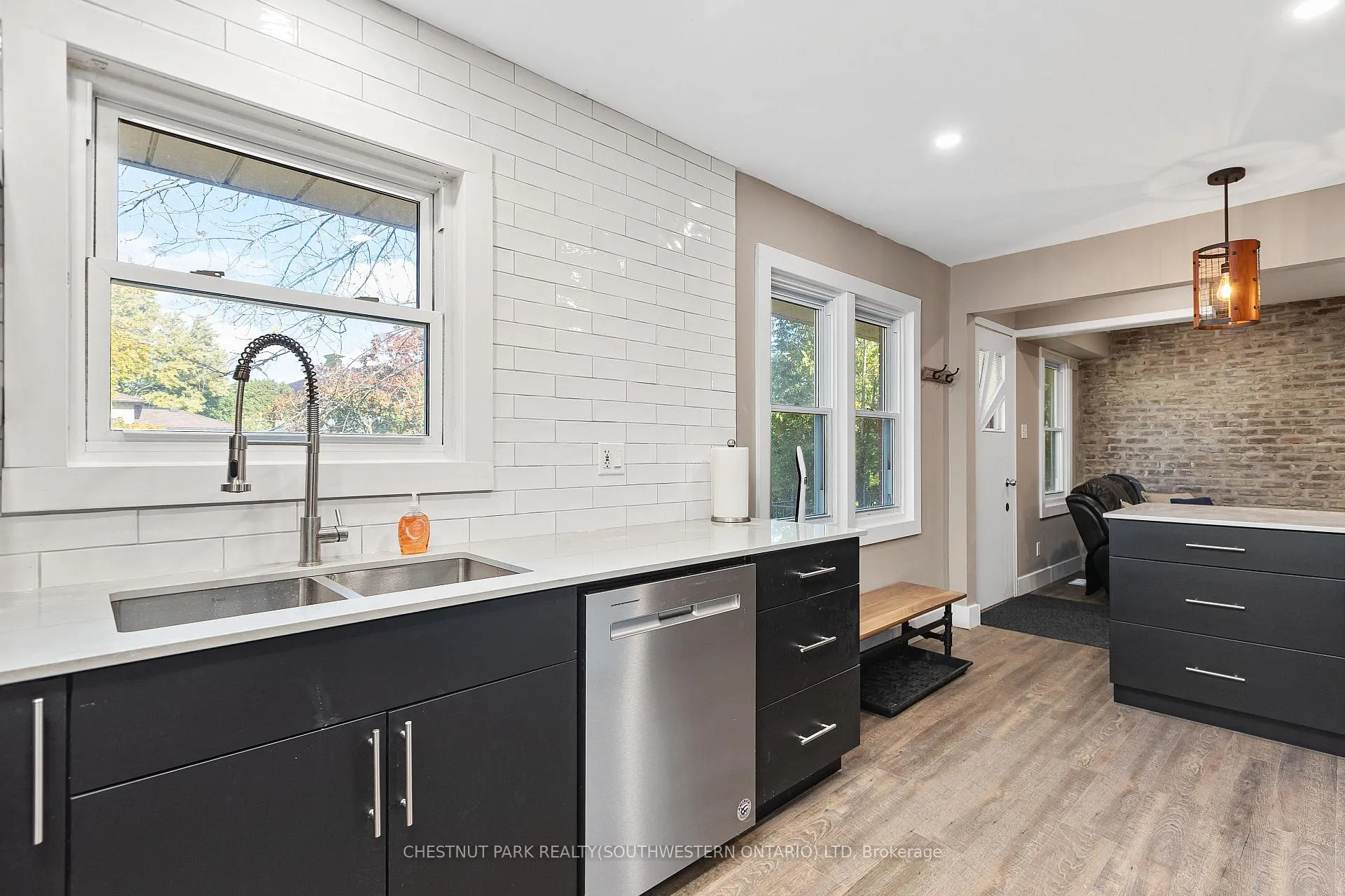Photo 8 of 154 Elgin Crescent, Waterloo — HOMEH