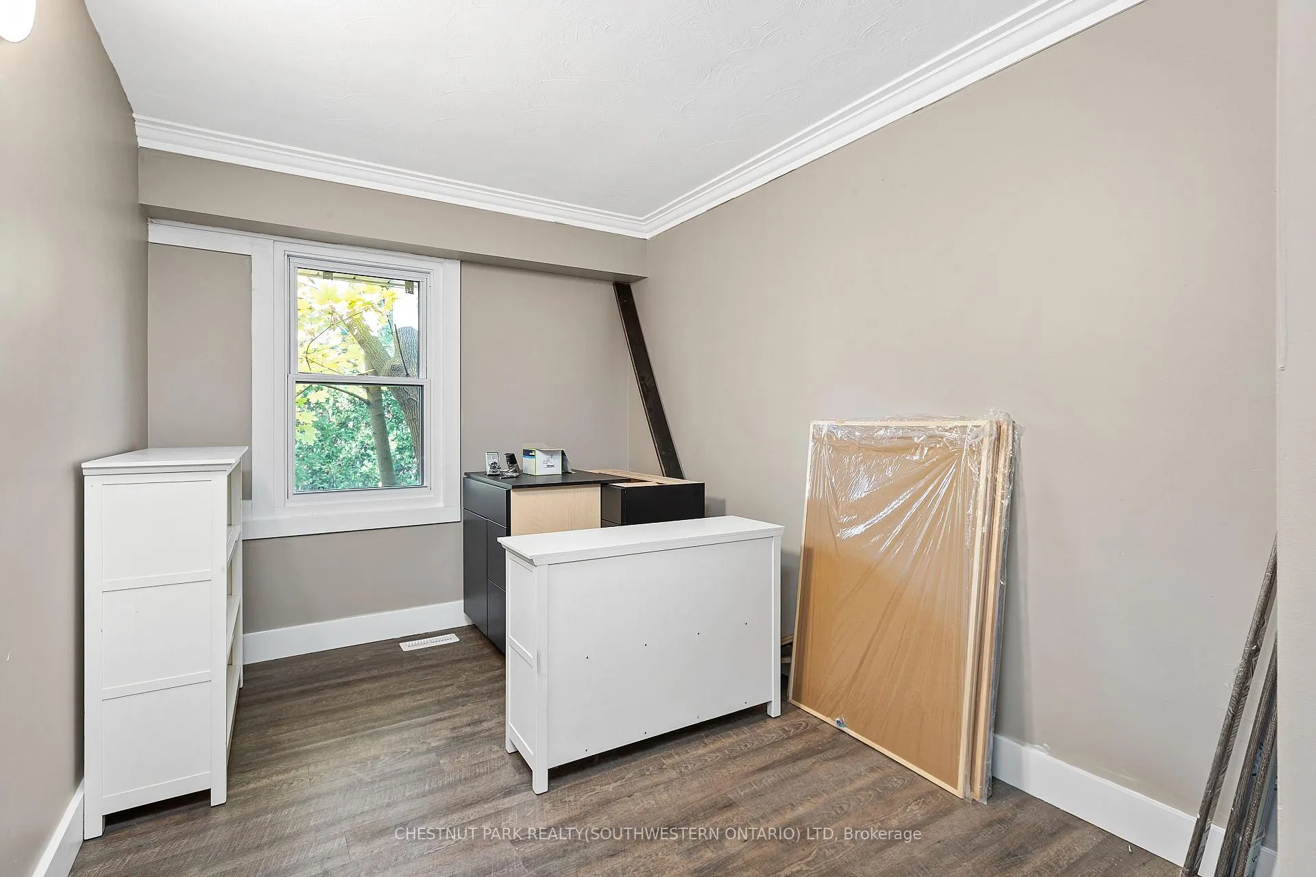Photo 10 of 154 Elgin Crescent, Waterloo — HOMEH