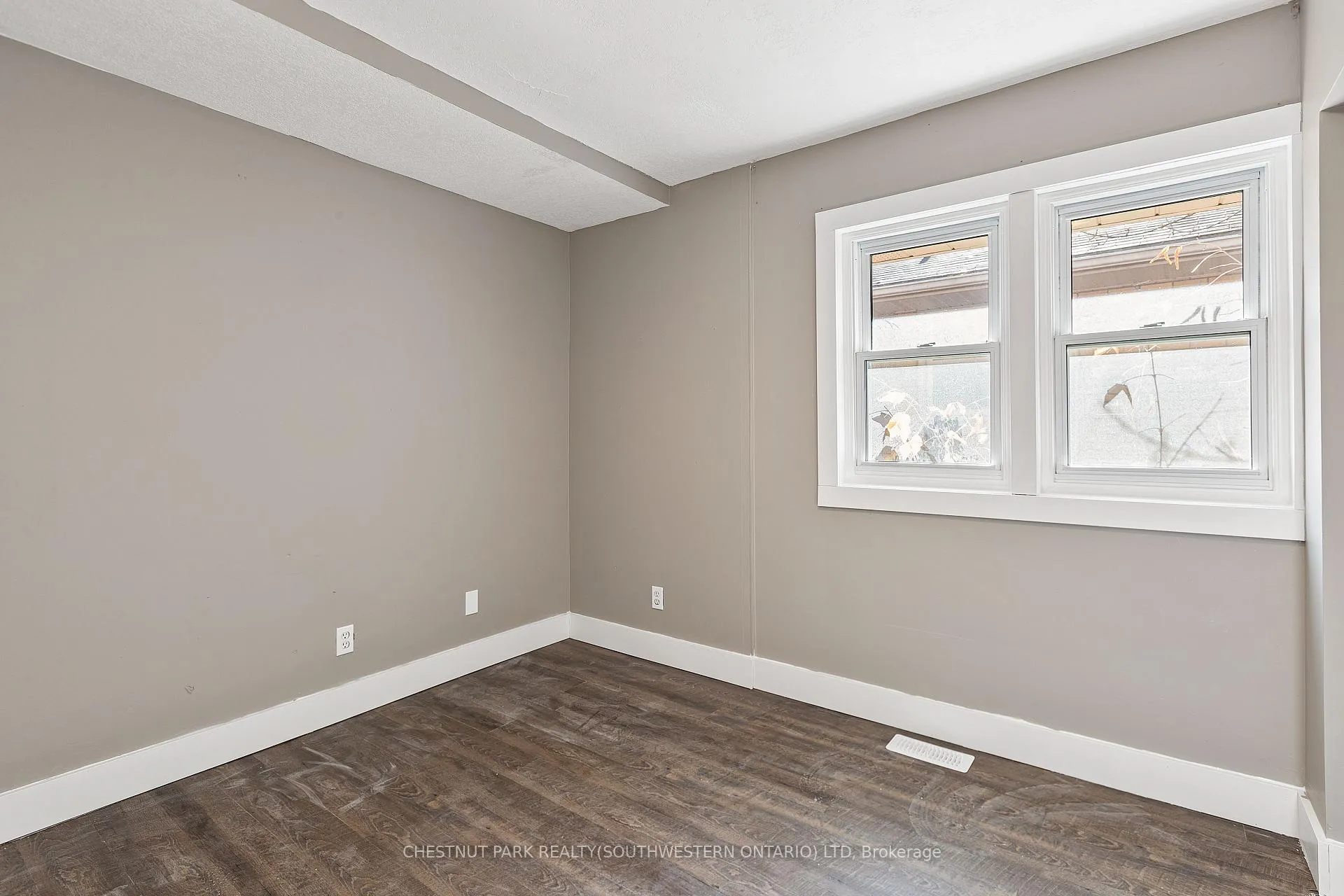 Photo 11 of 154 Elgin Crescent, Waterloo — HOMEH