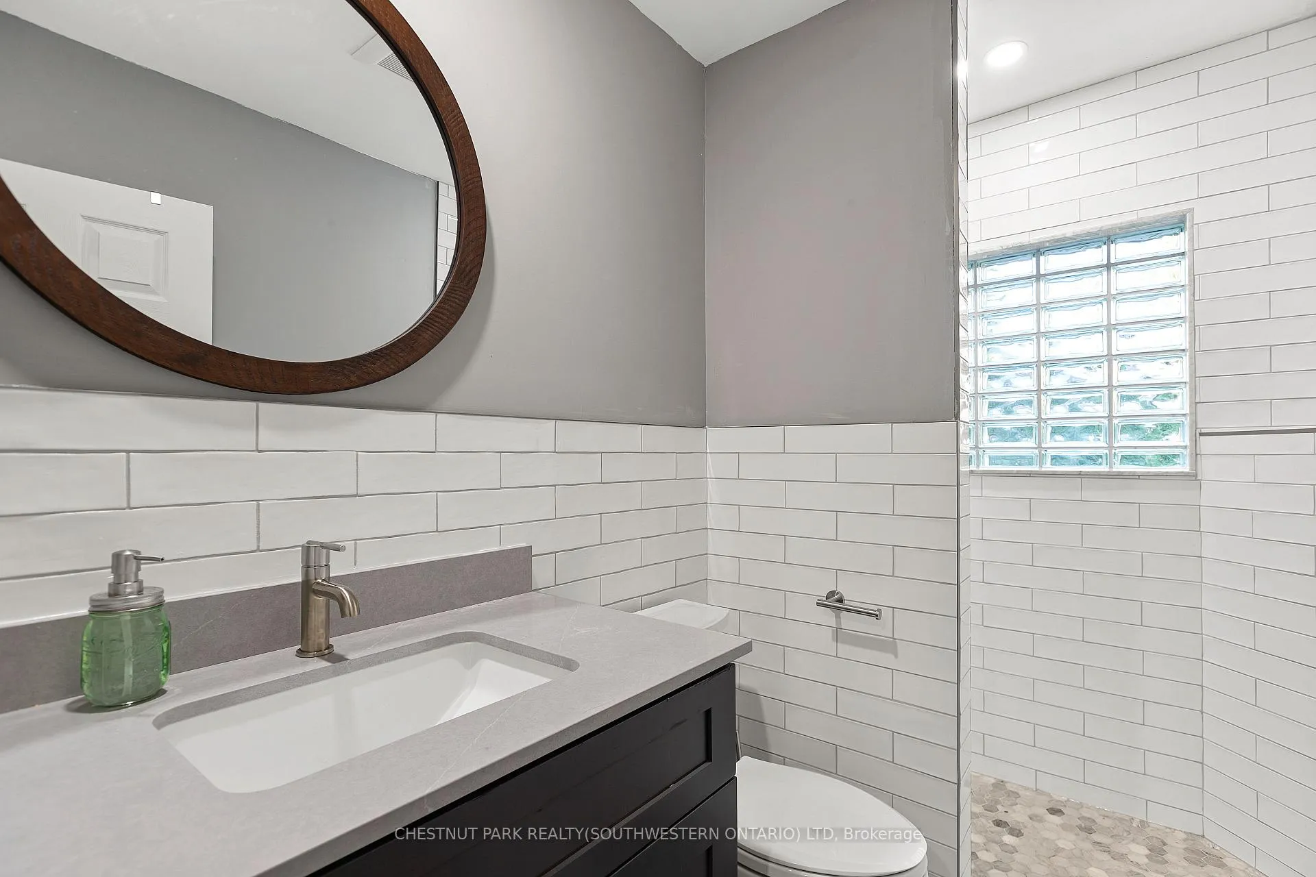 Photo 13 of 154 Elgin Crescent, Waterloo — HOMEH