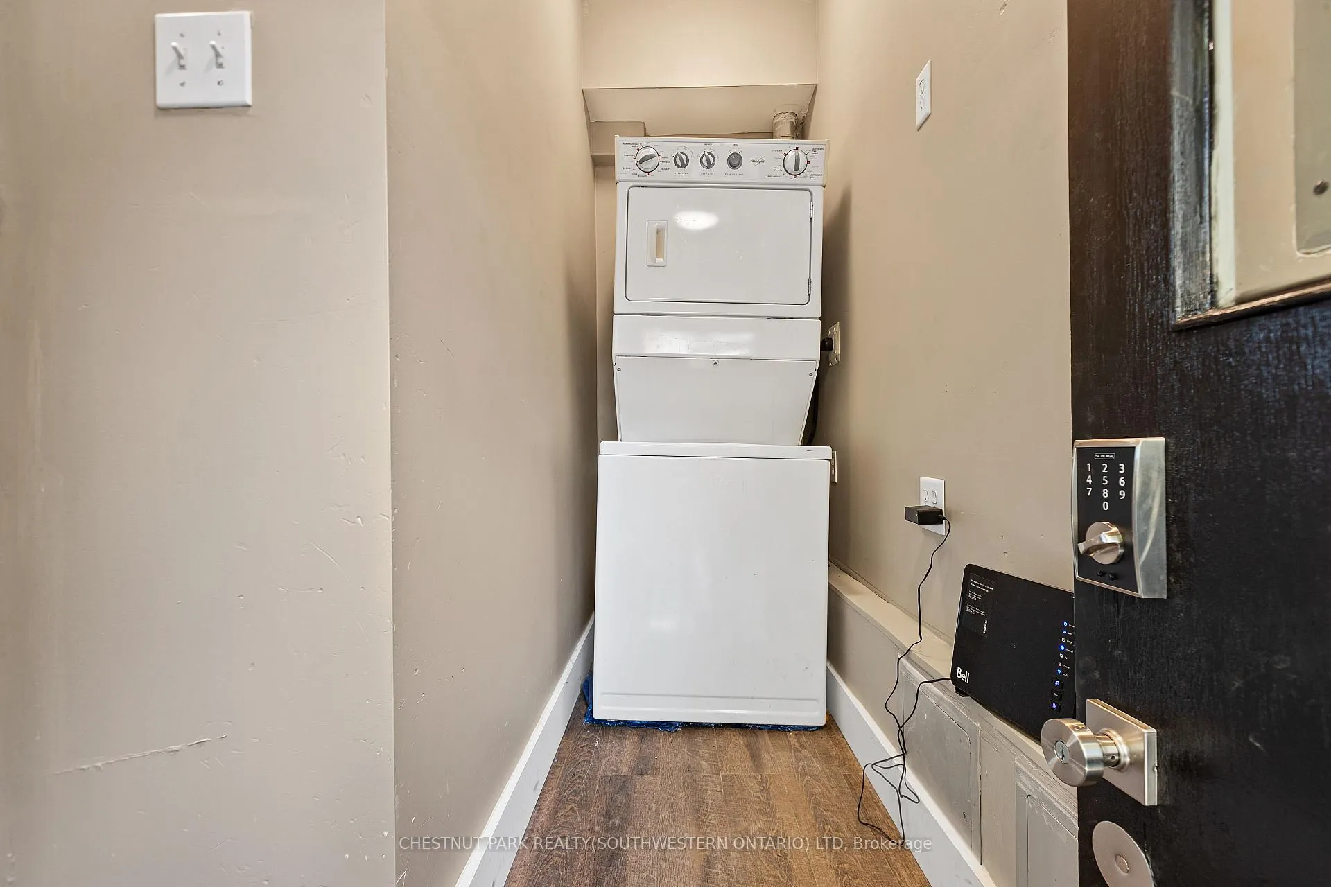 Photo 17 of 154 Elgin Crescent, Waterloo — HOMEH