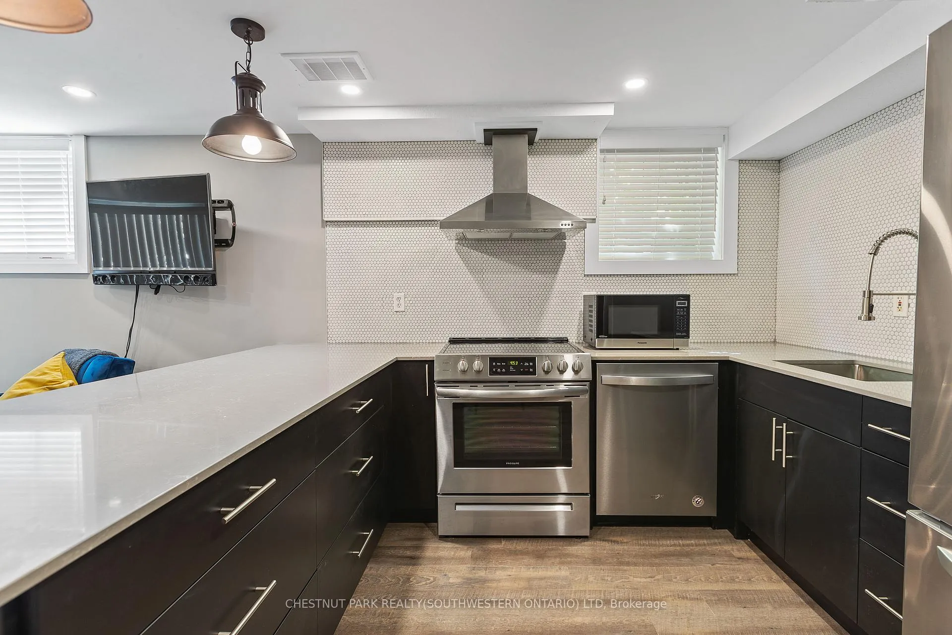 Photo 22 of 154 Elgin Crescent, Waterloo — HOMEH