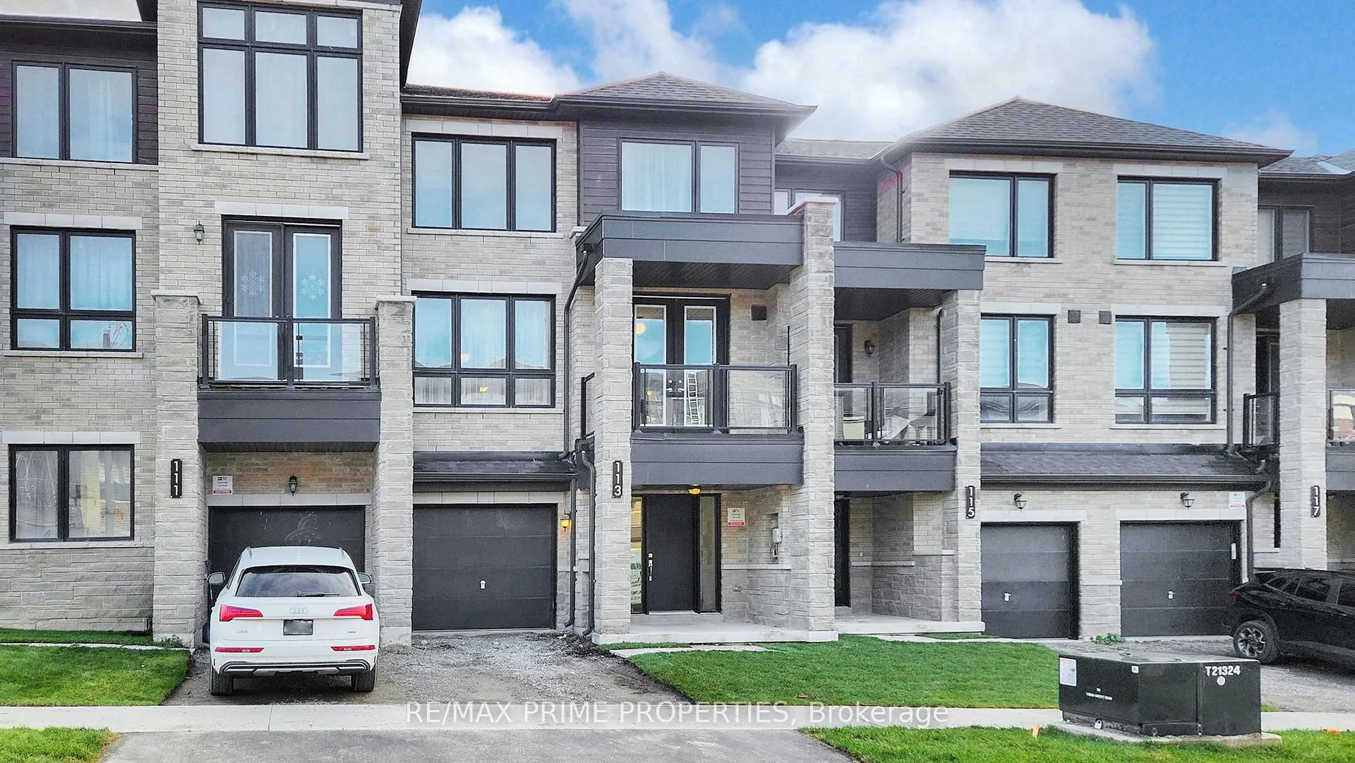 Photo 1 of 113 Blue Forest Crescent, Barrie, Innis-Shore — HOMEH