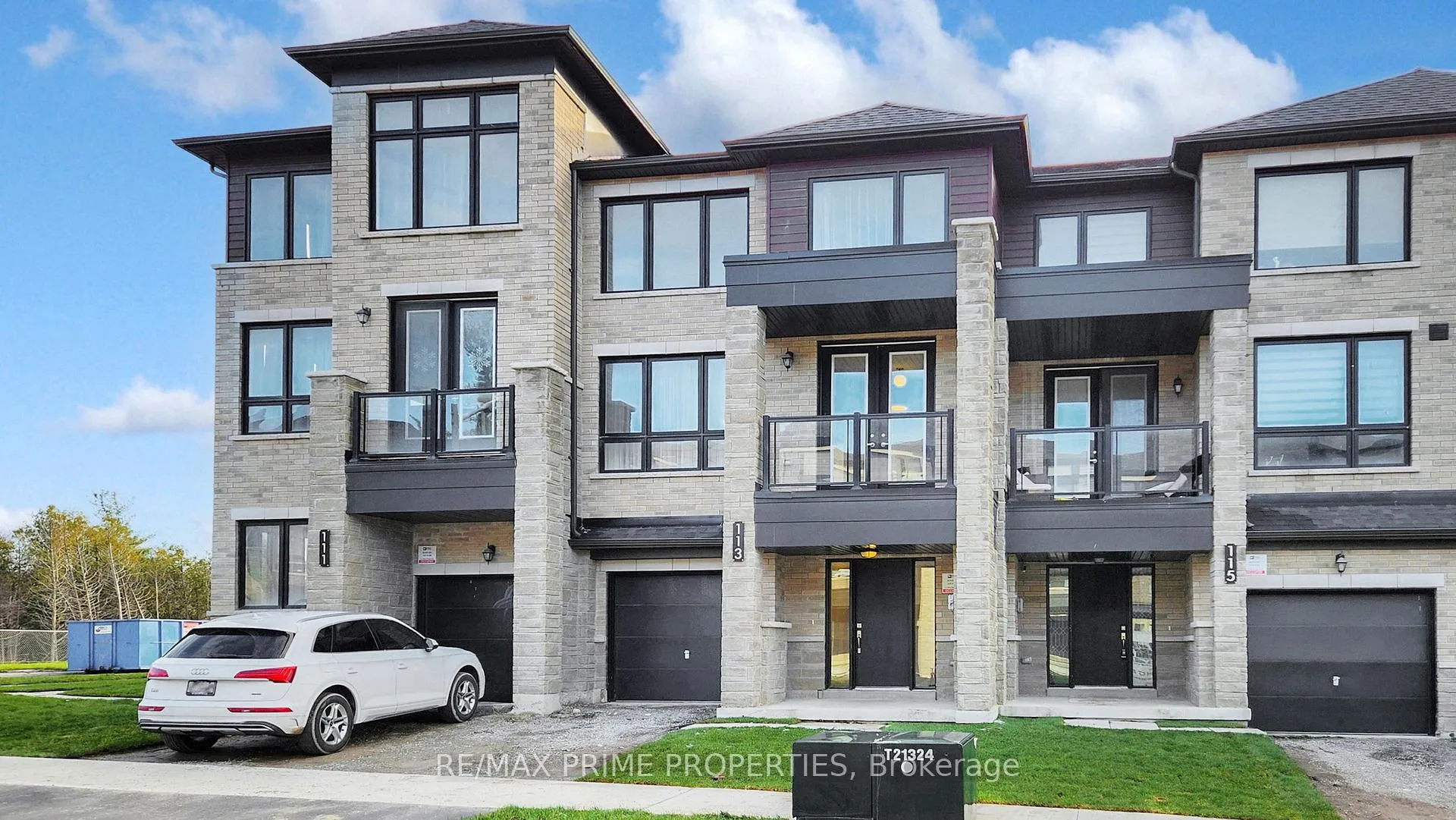 Photo 2 of 113 Blue Forest Crescent, Barrie, Innis-Shore — HOMEH