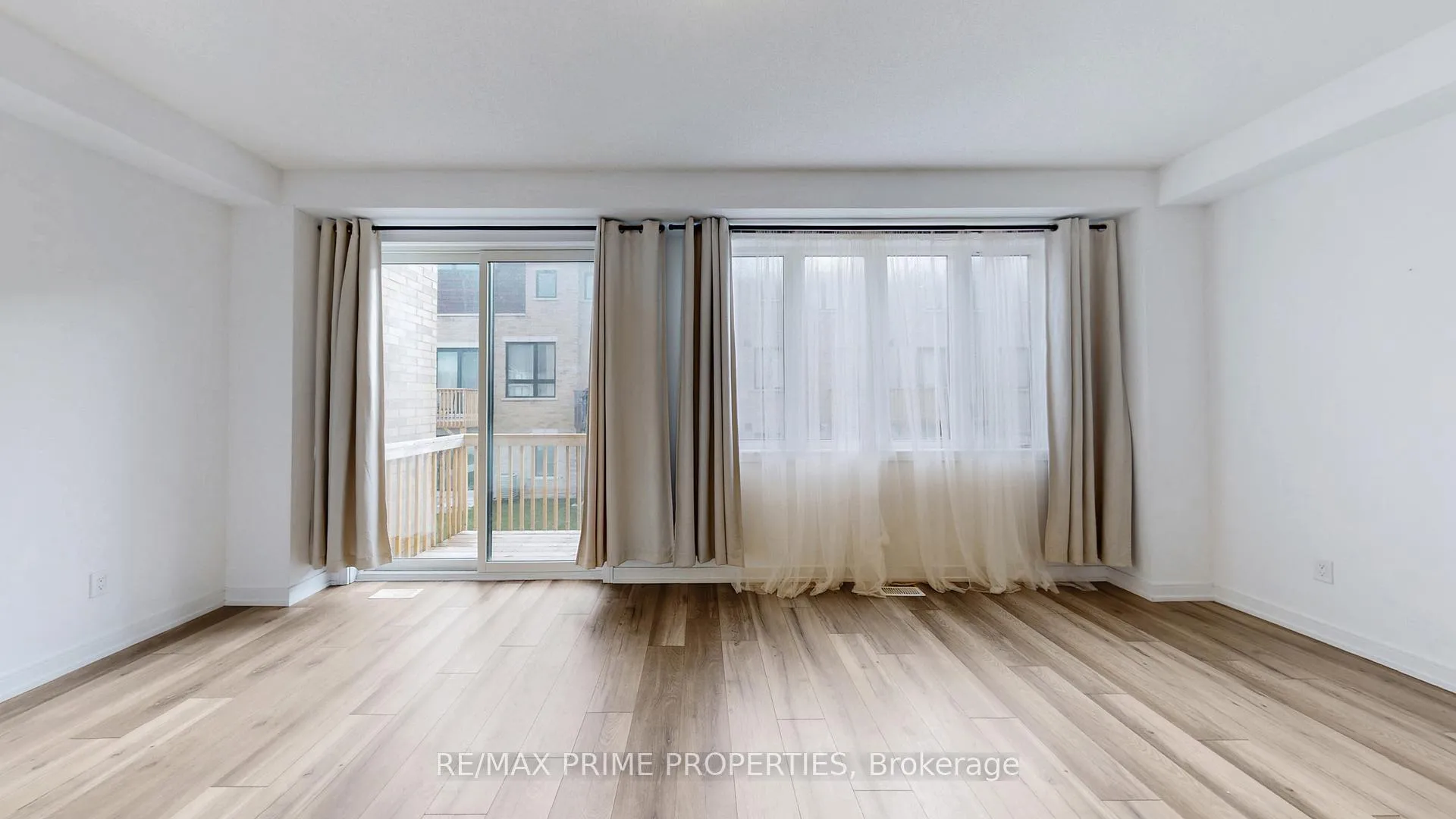 Photo 5 of 113 Blue Forest Crescent, Barrie, Innis-Shore — HOMEH