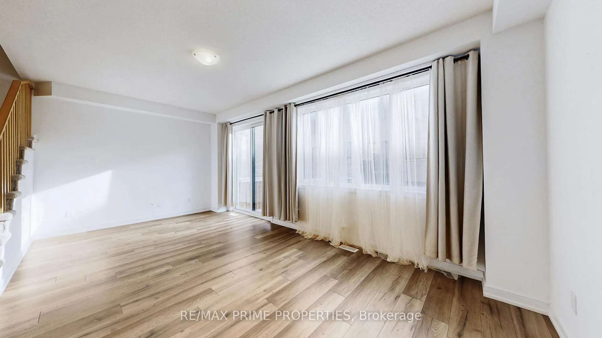Photo 6 of 113 Blue Forest Crescent, Barrie, Innis-Shore — HOMEH