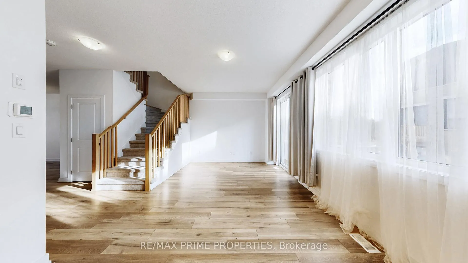 Photo 9 of 113 Blue Forest Crescent, Barrie, Innis-Shore — HOMEH