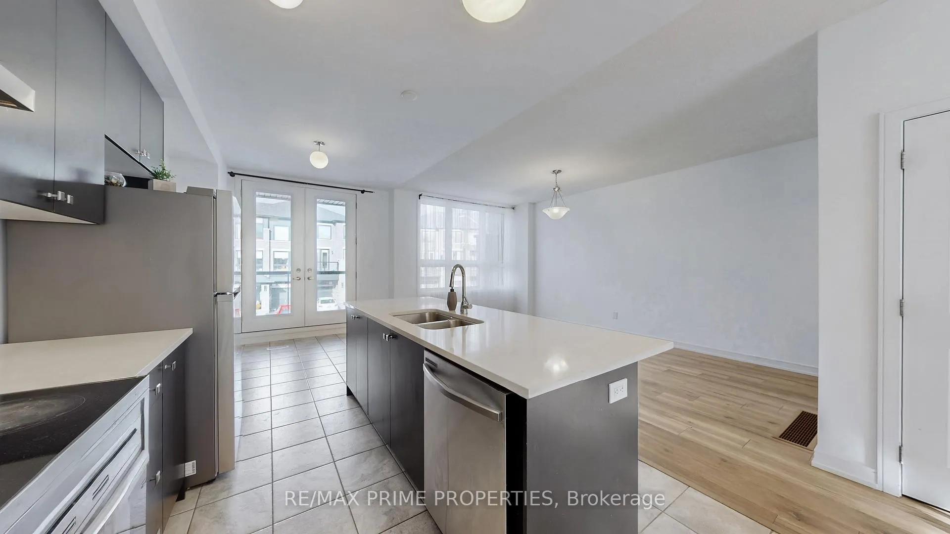 Photo 11 of 113 Blue Forest Crescent, Barrie, Innis-Shore — HOMEH