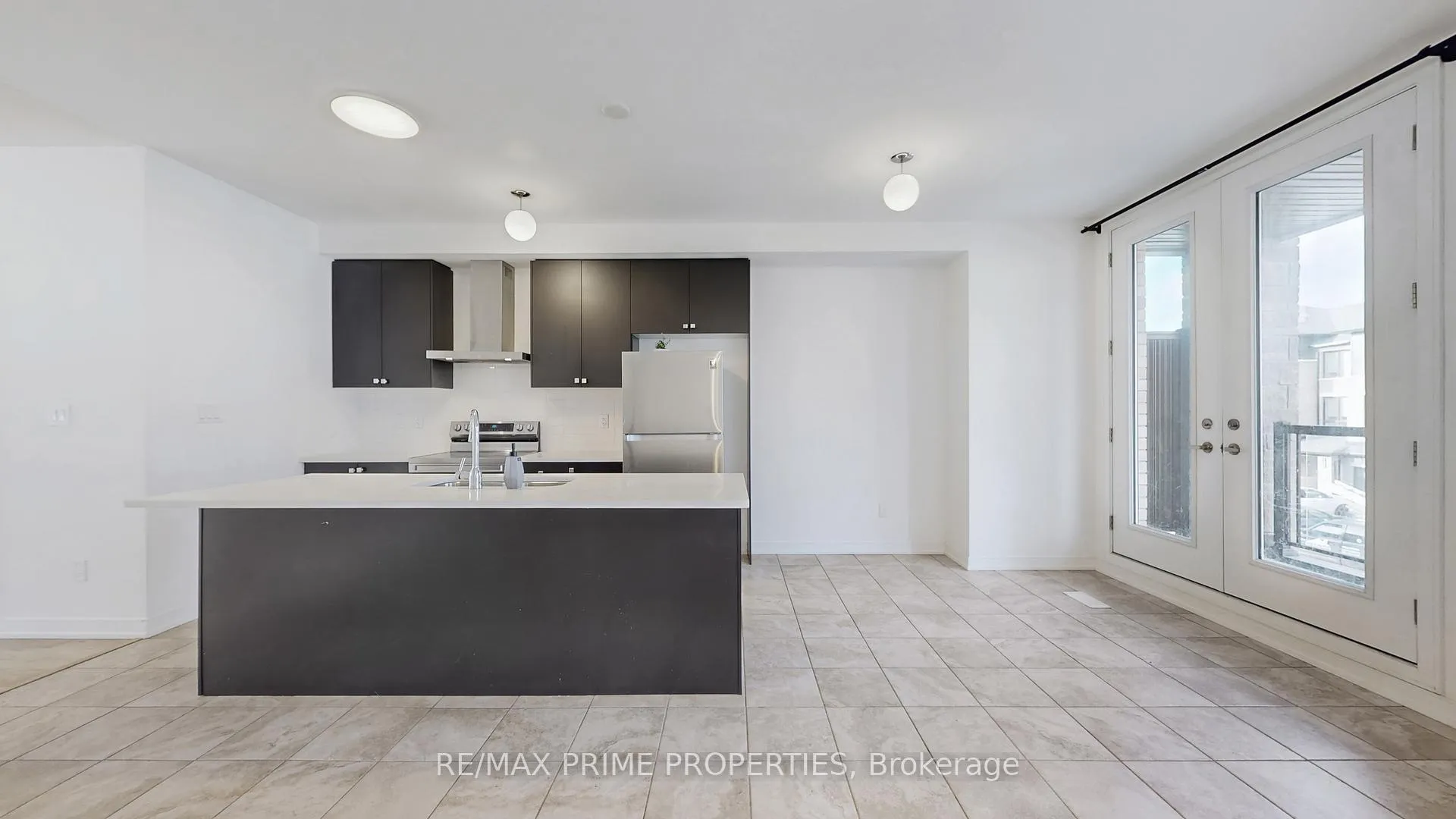 Photo 14 of 113 Blue Forest Crescent, Barrie, Innis-Shore — HOMEH