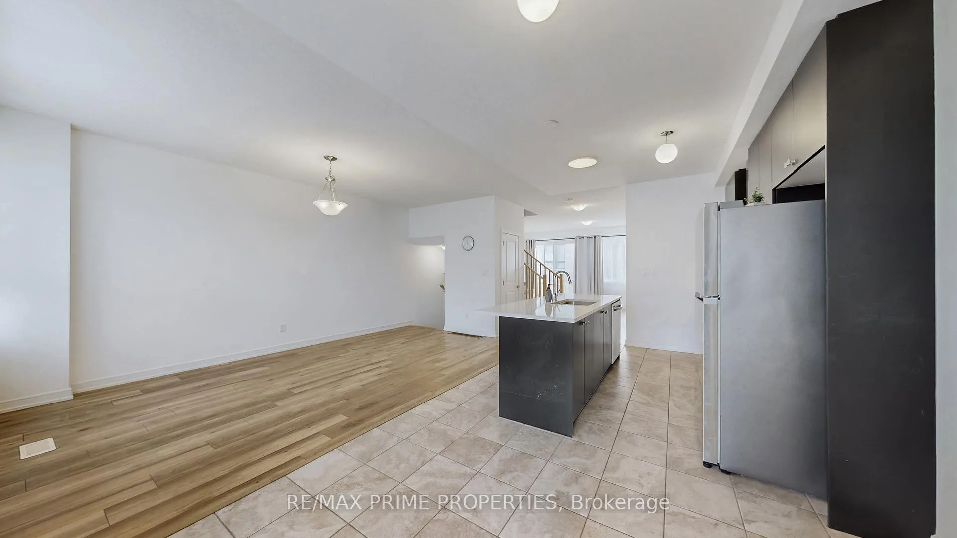 Photo 15 of 113 Blue Forest Crescent, Barrie, Innis-Shore — HOMEH