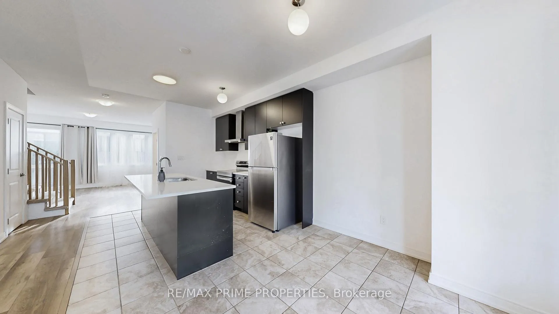 Photo 16 of 113 Blue Forest Crescent, Barrie, Innis-Shore — HOMEH