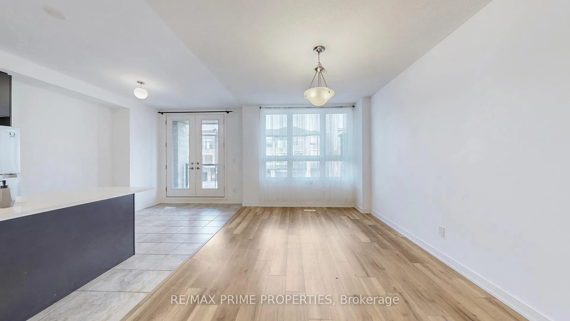 Photo 17 of 113 Blue Forest Crescent, Barrie, Innis-Shore — HOMEH