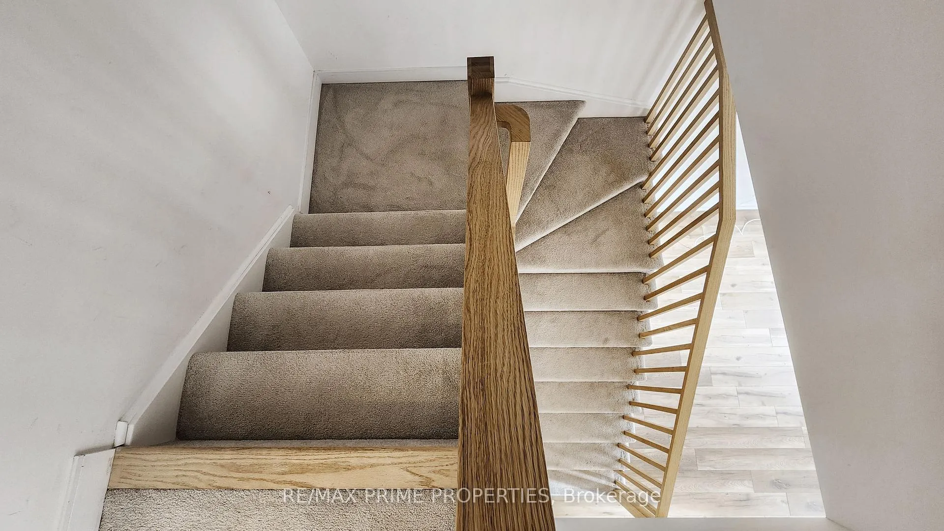 Photo 24 of 113 Blue Forest Crescent, Barrie, Innis-Shore — HOMEH