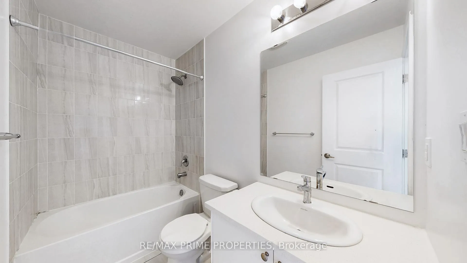 Photo 35 of 113 Blue Forest Crescent, Barrie, Innis-Shore — HOMEH