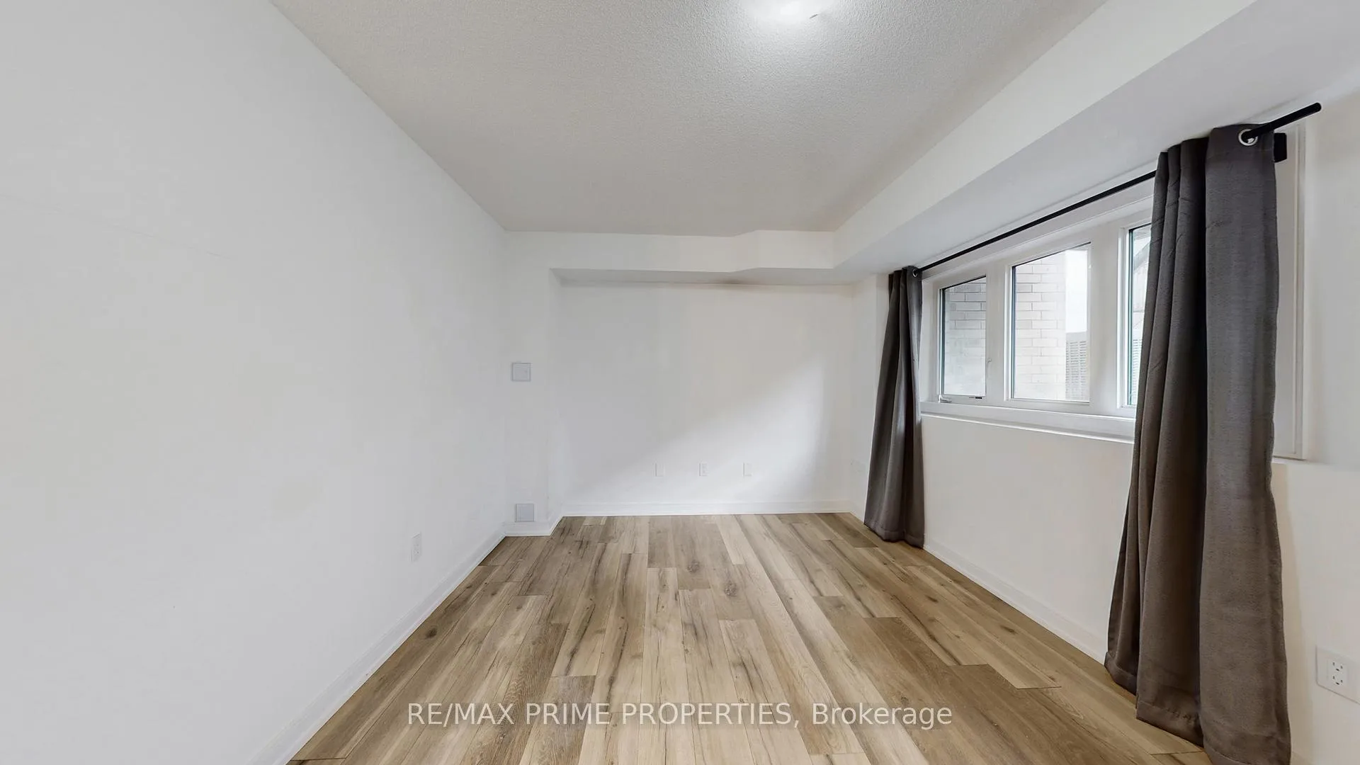 Photo 42 of 113 Blue Forest Crescent, Barrie, Innis-Shore — HOMEH