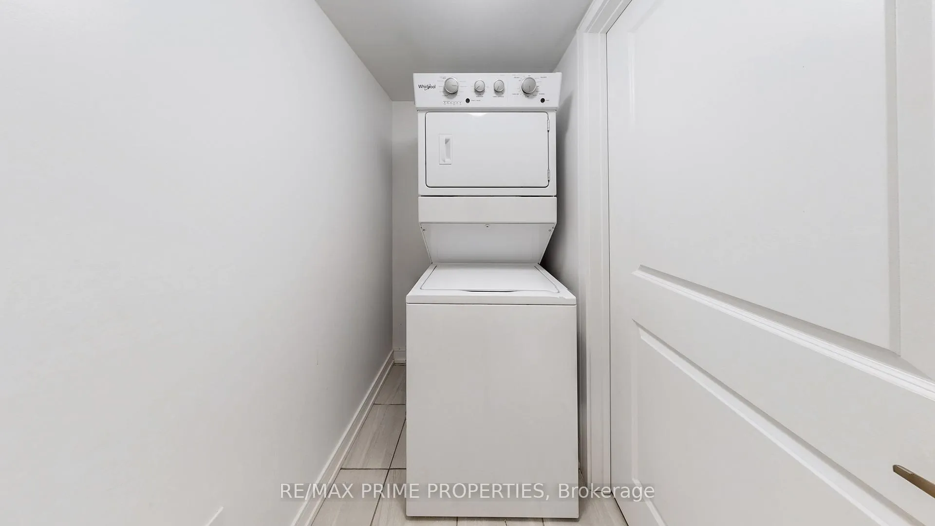 Photo 44 of 113 Blue Forest Crescent, Barrie, Innis-Shore — HOMEH