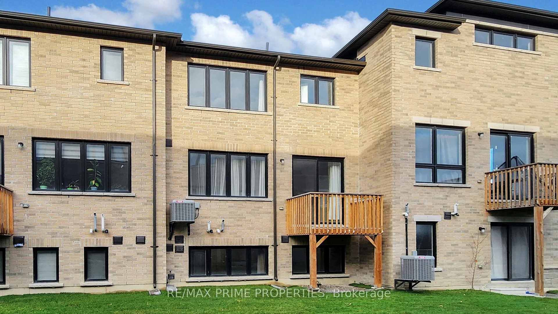 Photo 49 of 113 Blue Forest Crescent, Barrie, Innis-Shore — HOMEH
