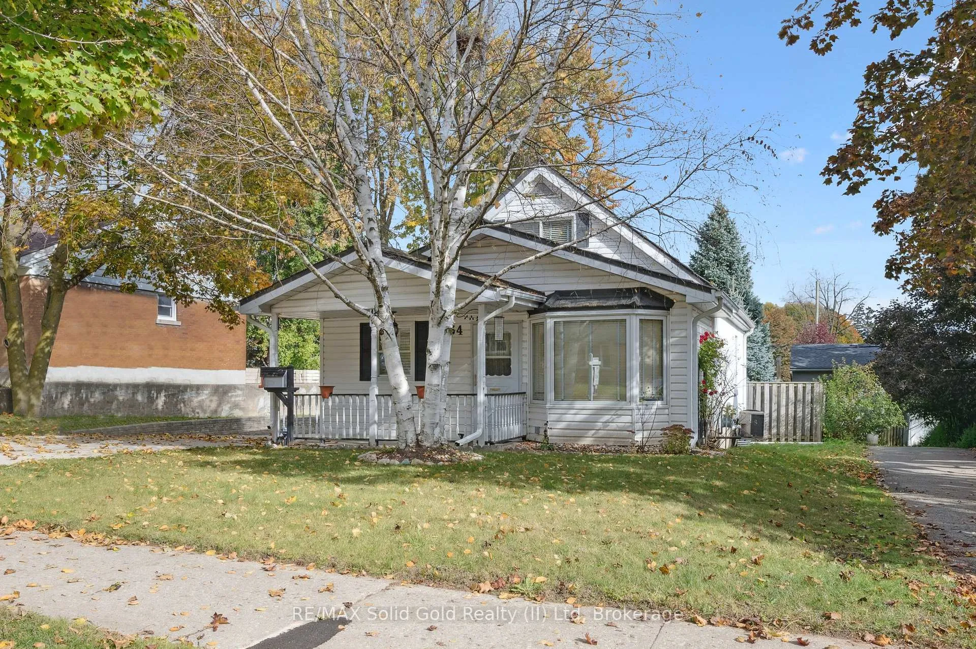 Photo 2 of 34 Belmont Avenue E, Kitchener — HOMEH