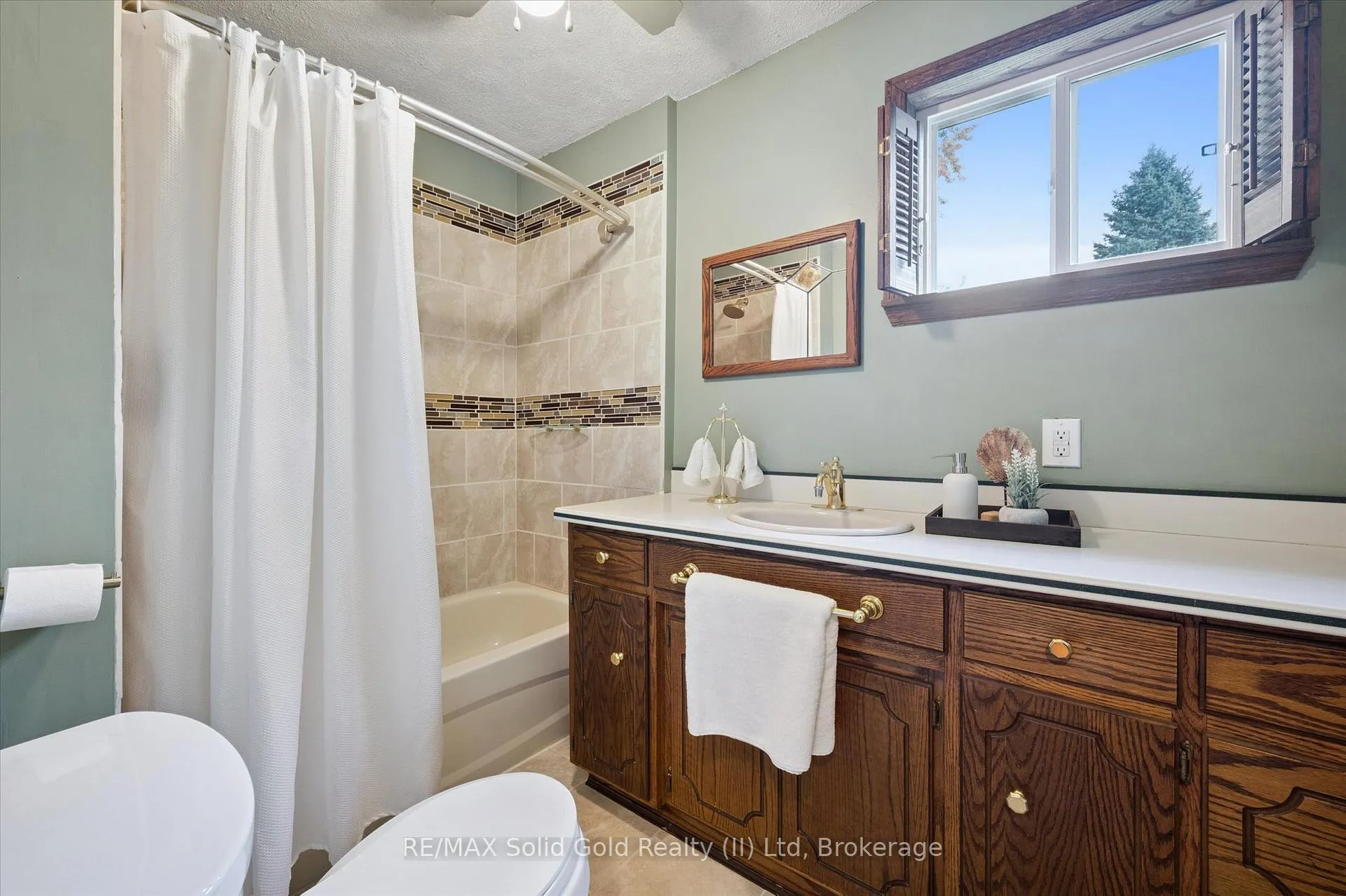 Photo 18 of 34 Belmont Avenue E, Kitchener — HOMEH