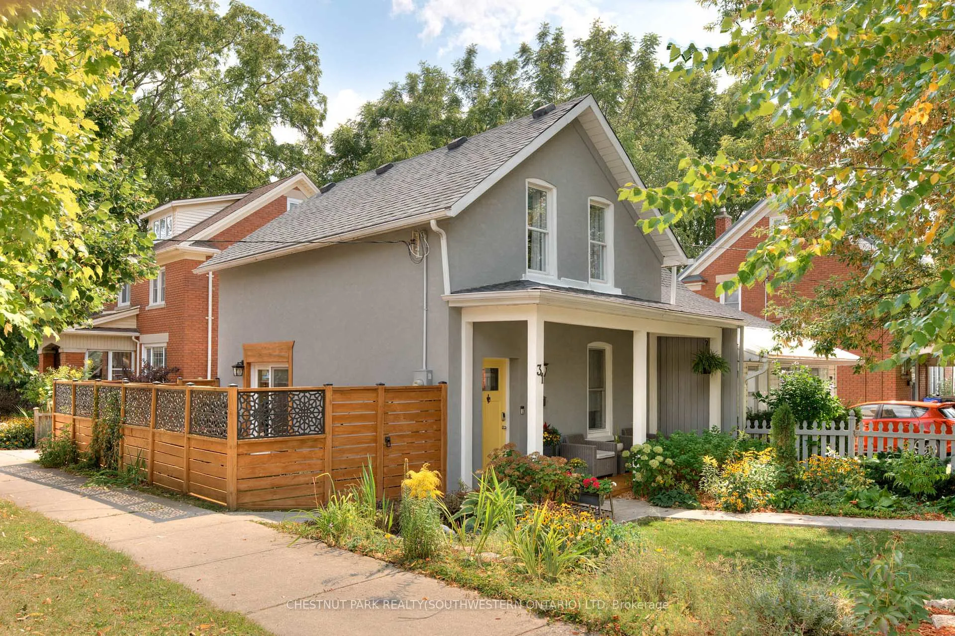Photo 3 of 31 Andrew Street, Kitchener — HOMEH
