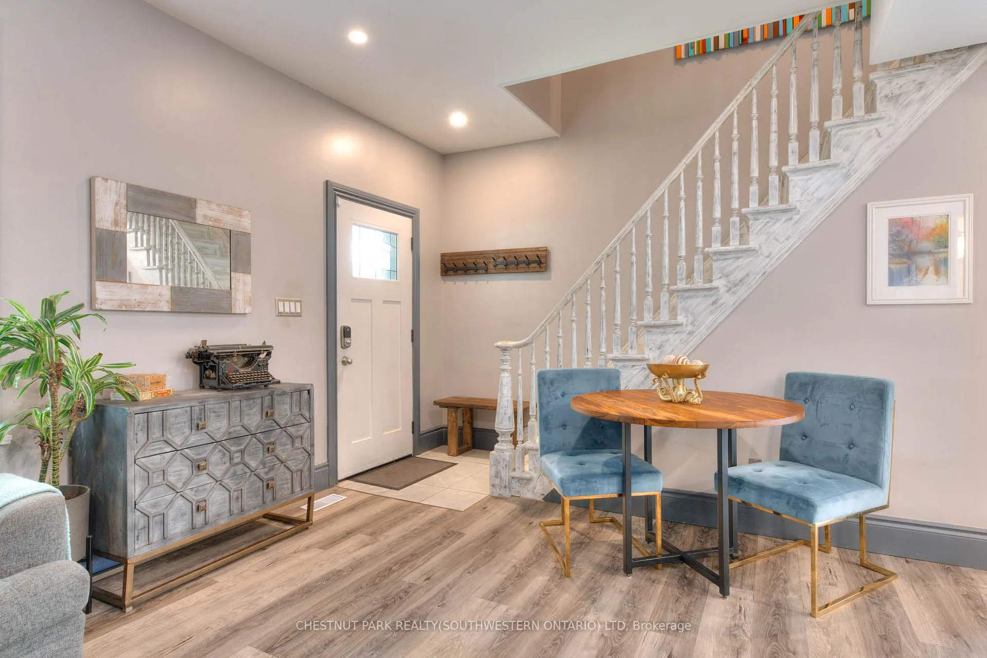Photo 7 of 31 Andrew Street, Kitchener — HOMEH