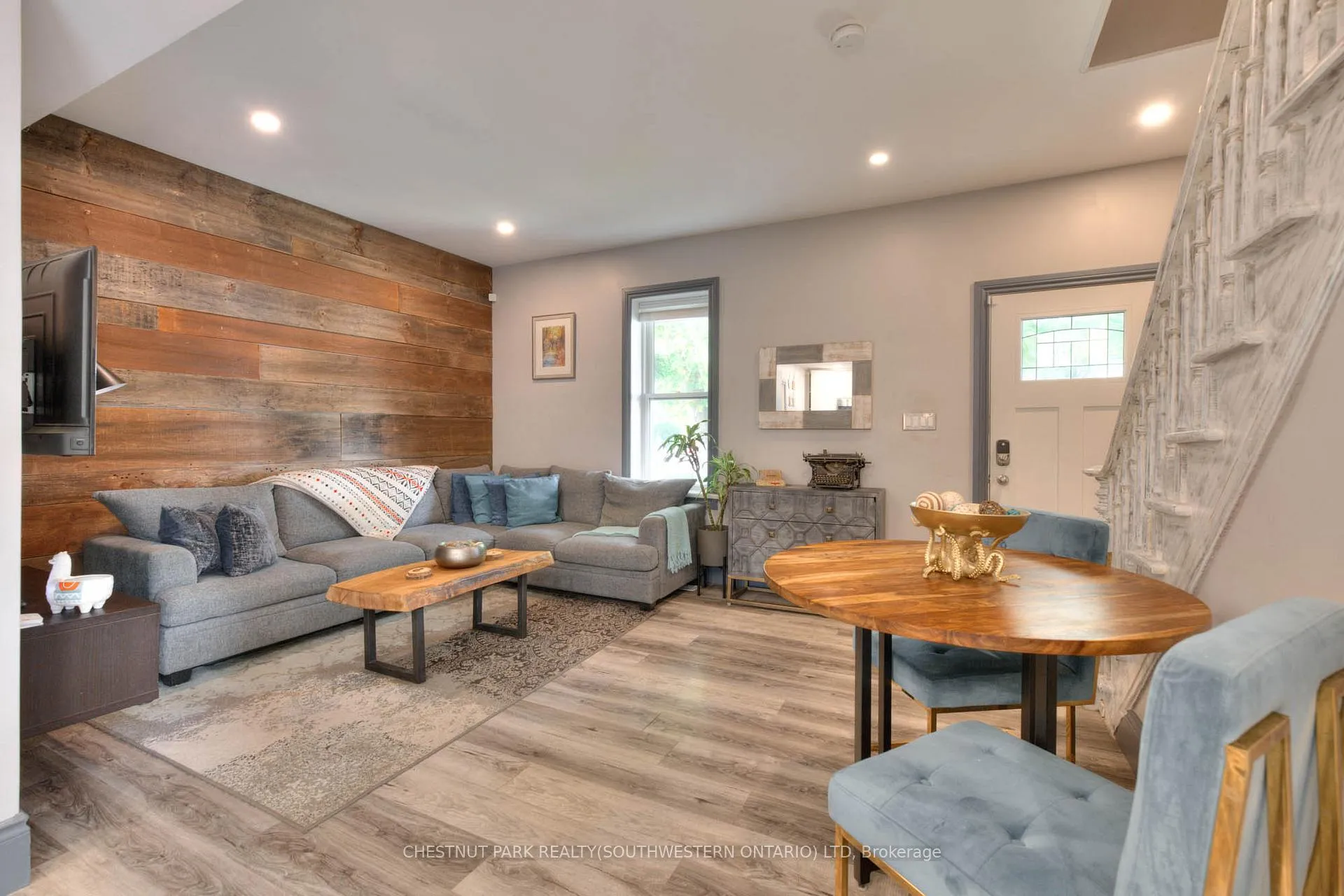 Photo 11 of 31 Andrew Street, Kitchener — HOMEH