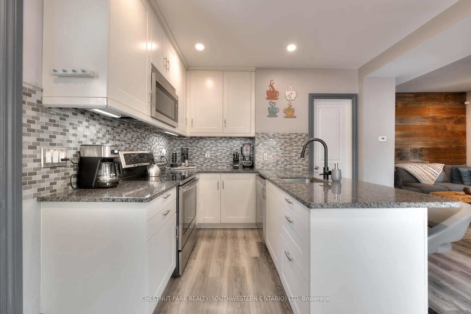 Photo 12 of 31 Andrew Street, Kitchener — HOMEH