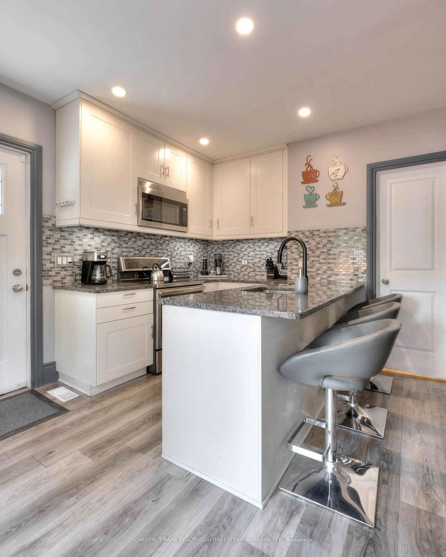 Photo 13 of 31 Andrew Street, Kitchener — HOMEH
