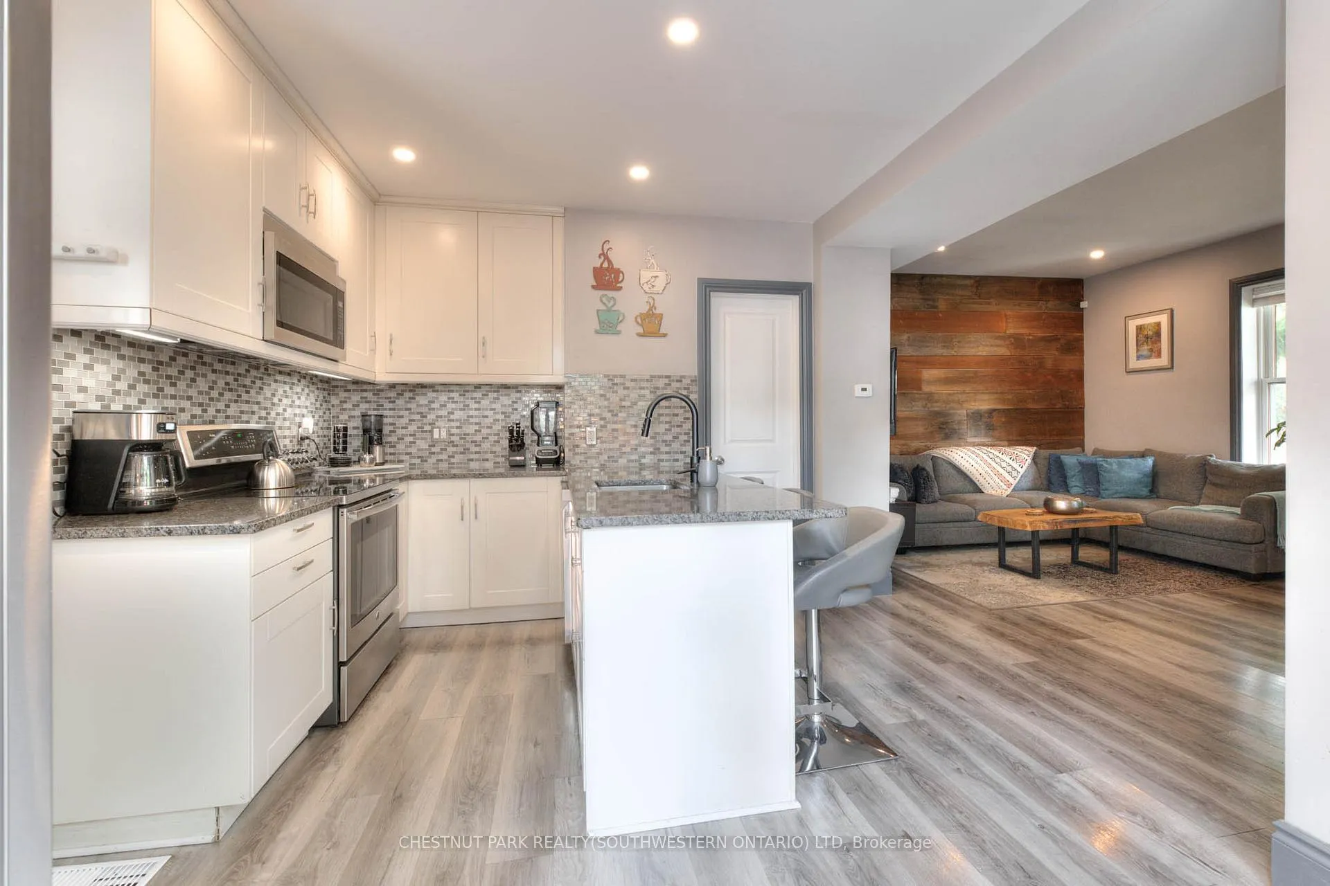 Photo 14 of 31 Andrew Street, Kitchener — HOMEH