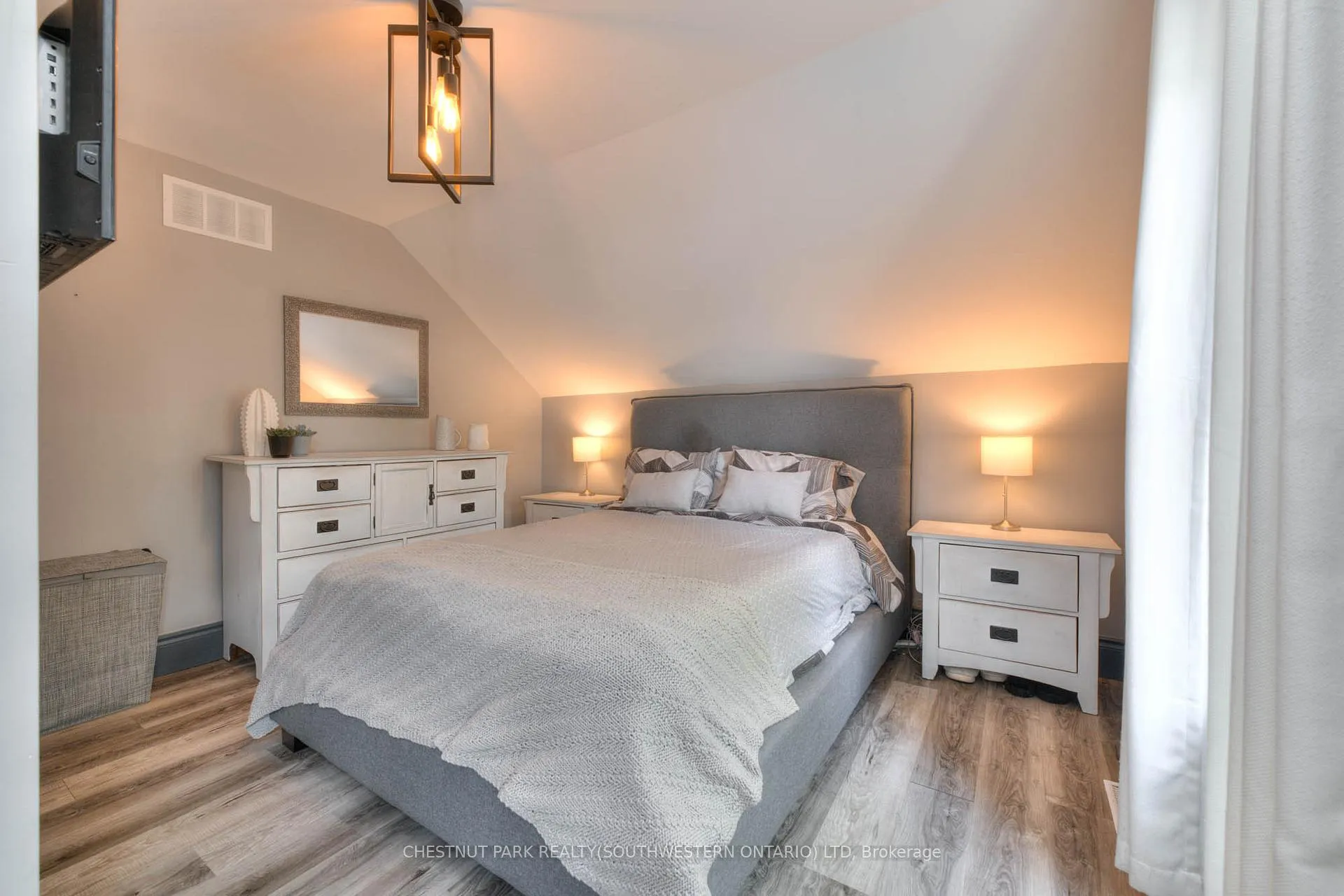 Photo 20 of 31 Andrew Street, Kitchener — HOMEH