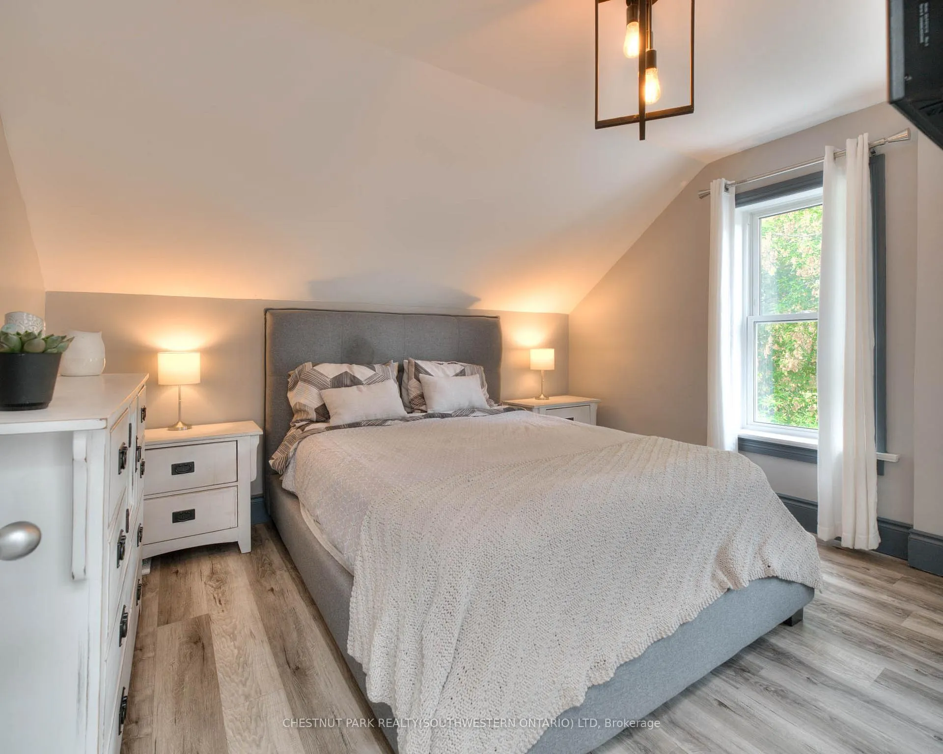 Photo 21 of 31 Andrew Street, Kitchener — HOMEH