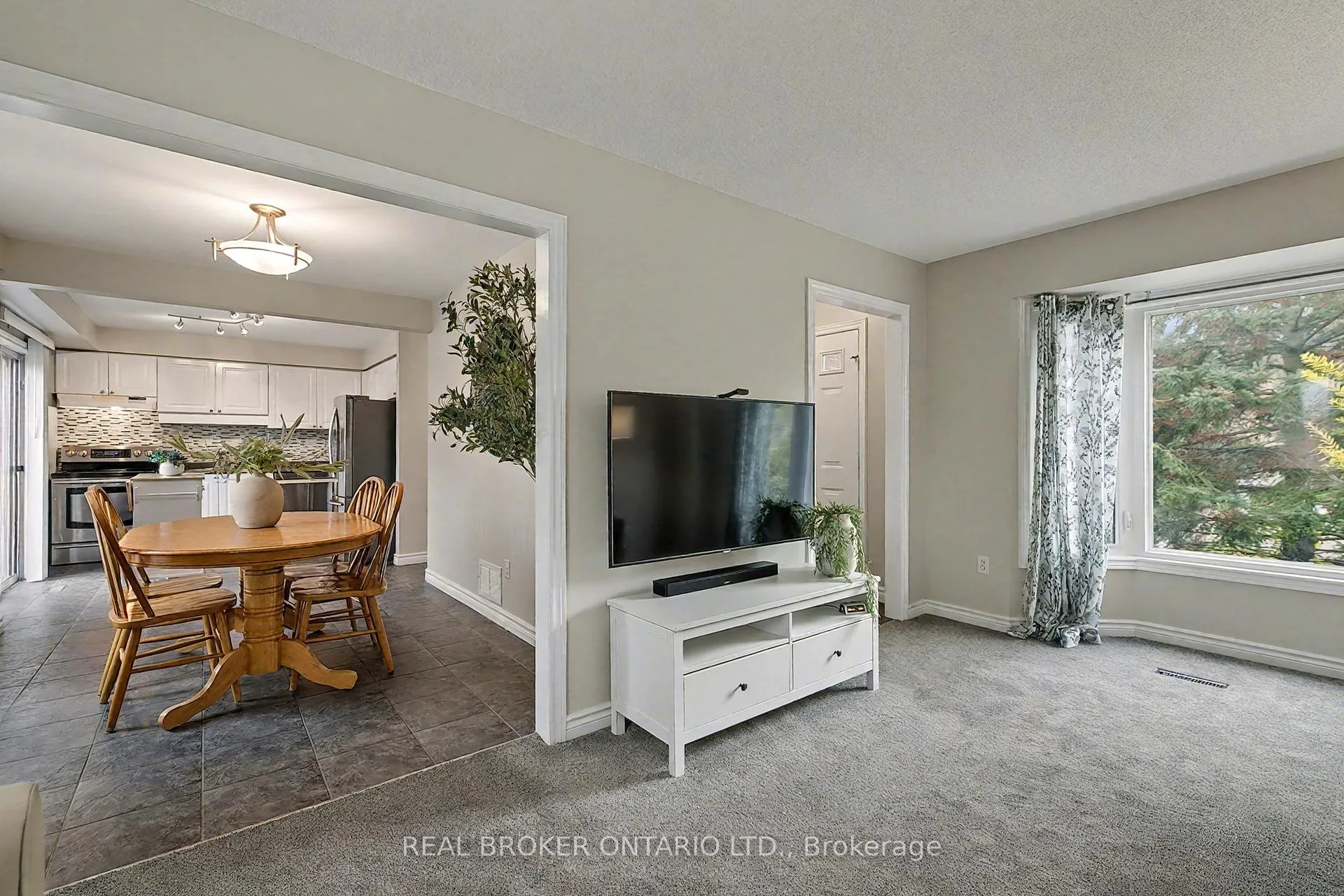 Photo 9 of 147 General Drive, Kitchener — HOMEH