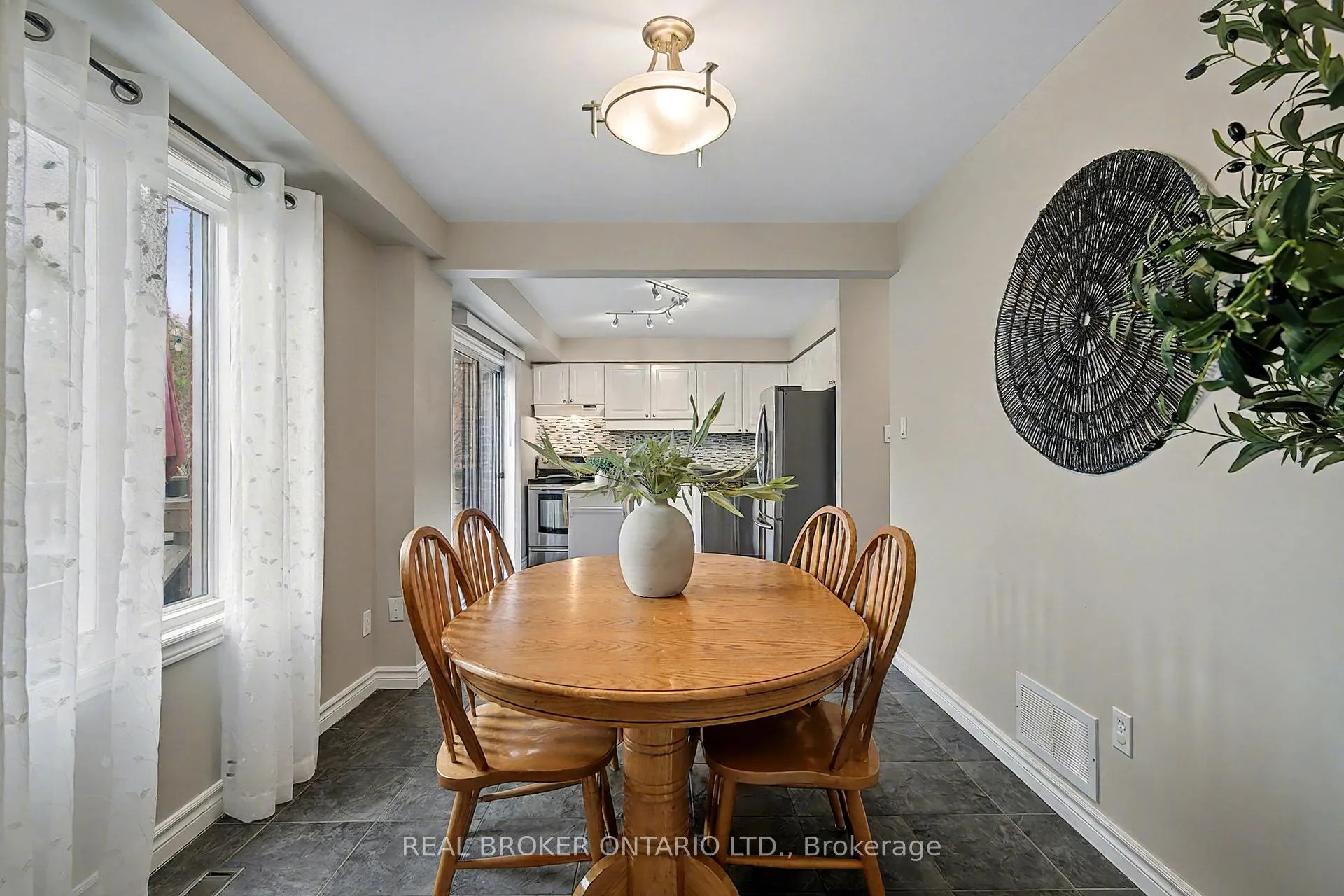 Photo 10 of 147 General Drive, Kitchener — HOMEH