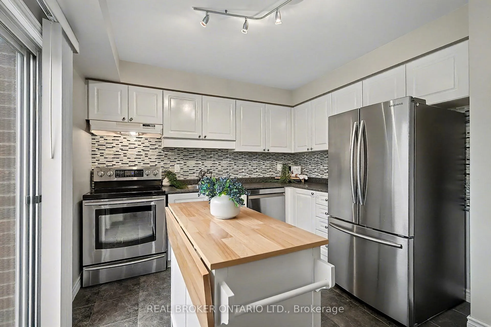Photo 12 of 147 General Drive, Kitchener — HOMEH