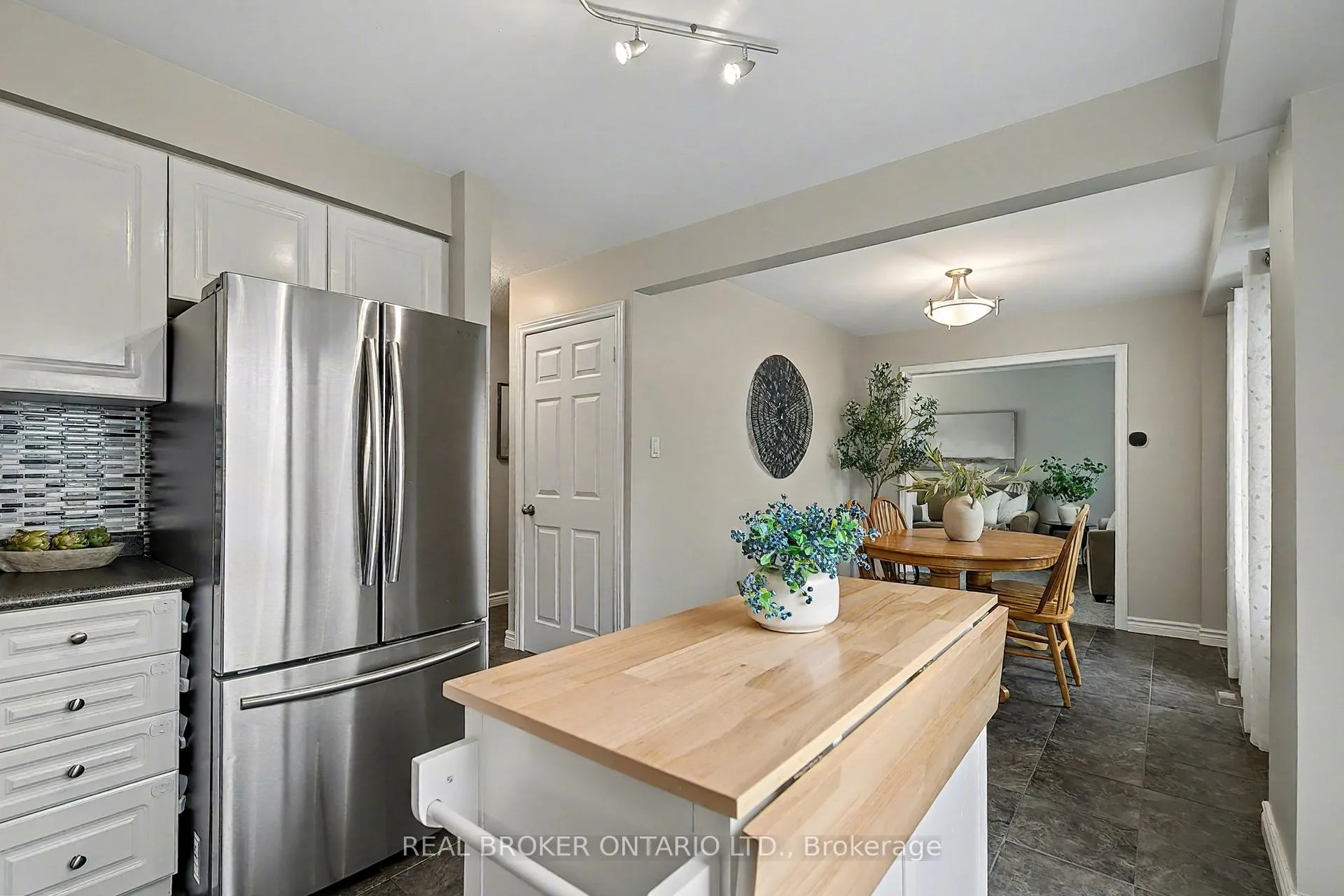 Photo 13 of 147 General Drive, Kitchener — HOMEH