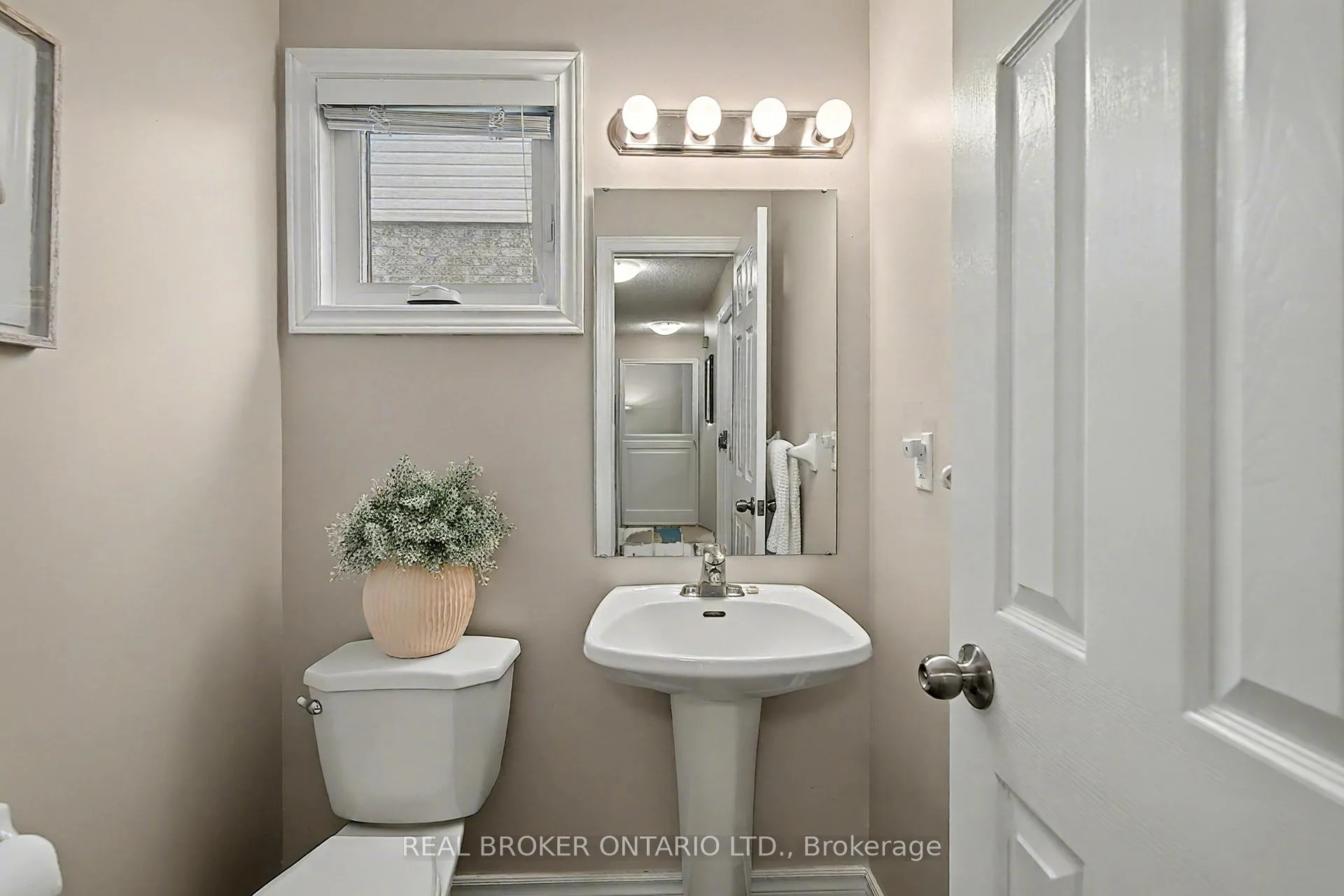 Photo 16 of 147 General Drive, Kitchener — HOMEH