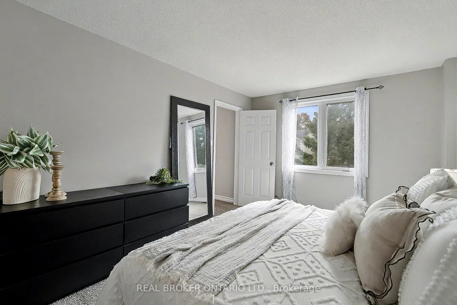 Photo 21 of 147 General Drive, Kitchener — HOMEH