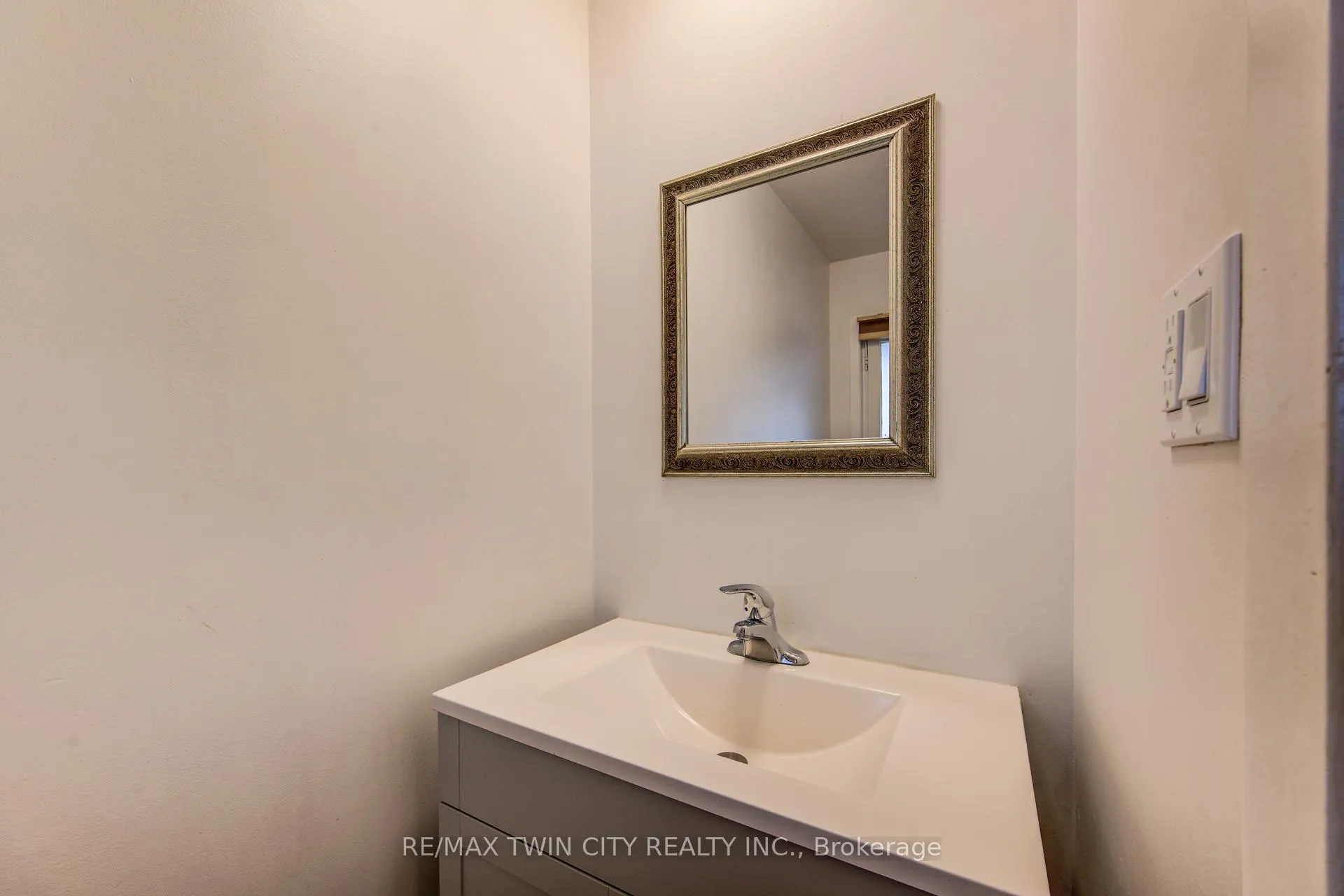 Photo 4 of 66 Charles Best Place, Kitchener — HOMEH