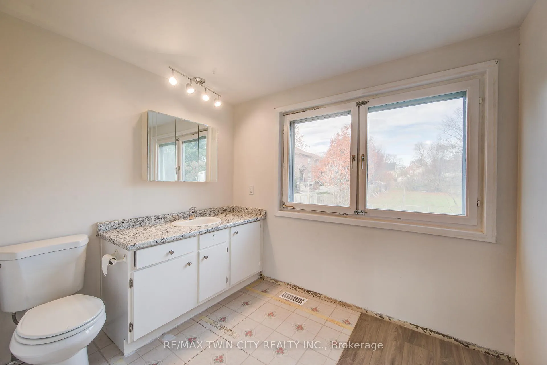 Photo 11 of 66 Charles Best Place, Kitchener — HOMEH