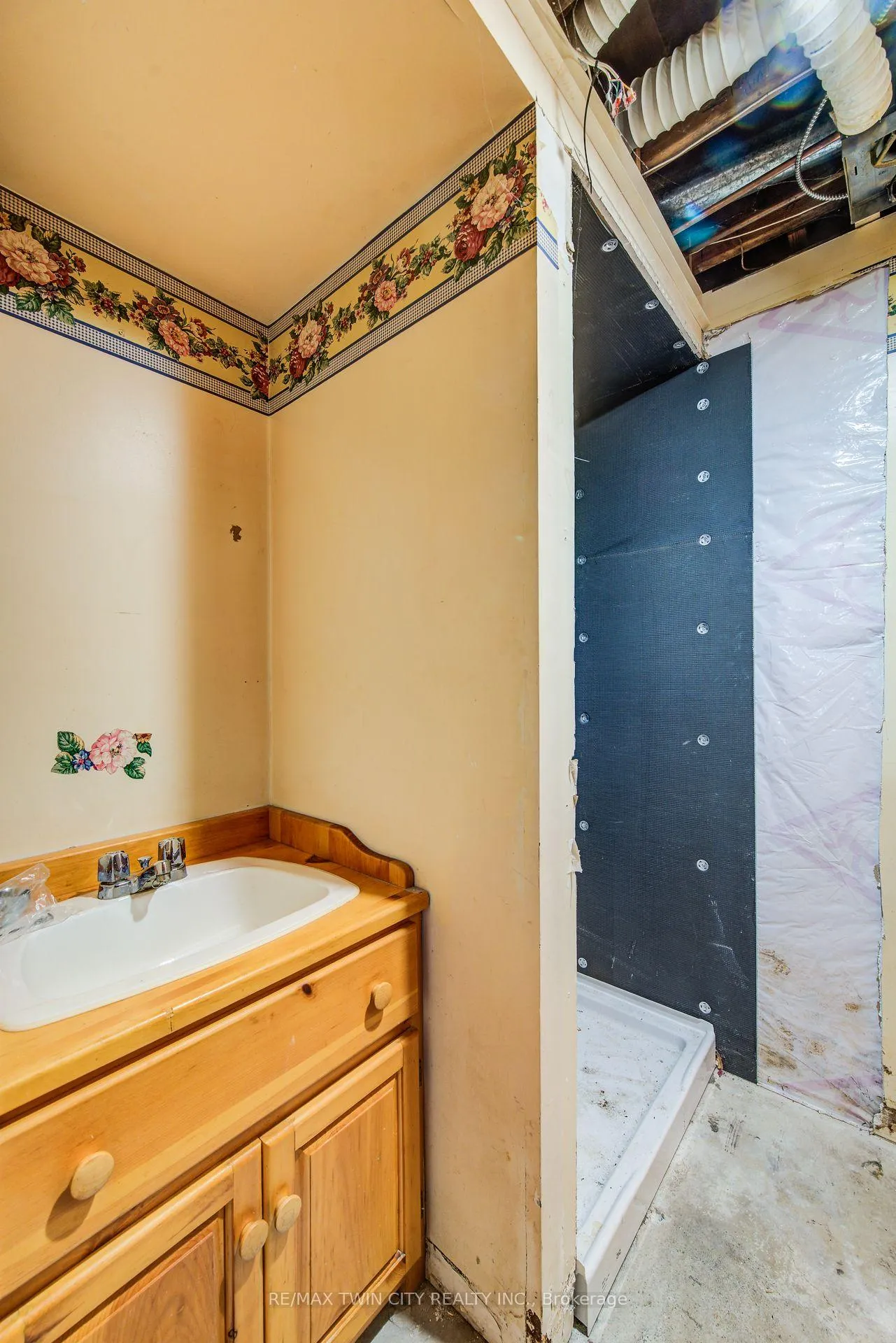 Photo 12 of 66 Charles Best Place, Kitchener — HOMEH