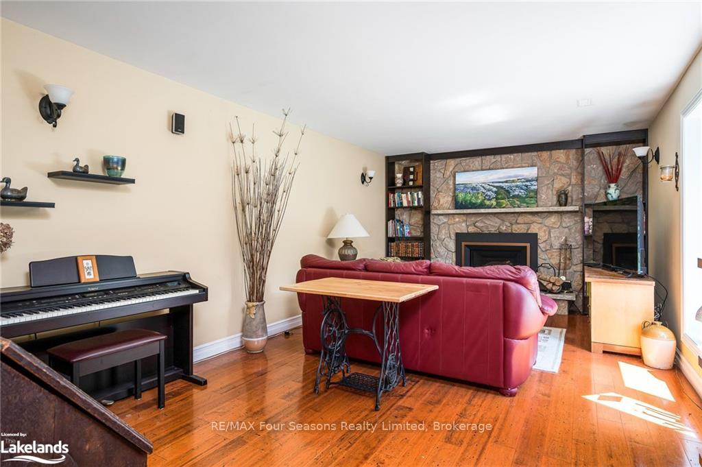 Photo 25 of 988 Sixth Street, Clearview, Rural Clearview — HOMEH