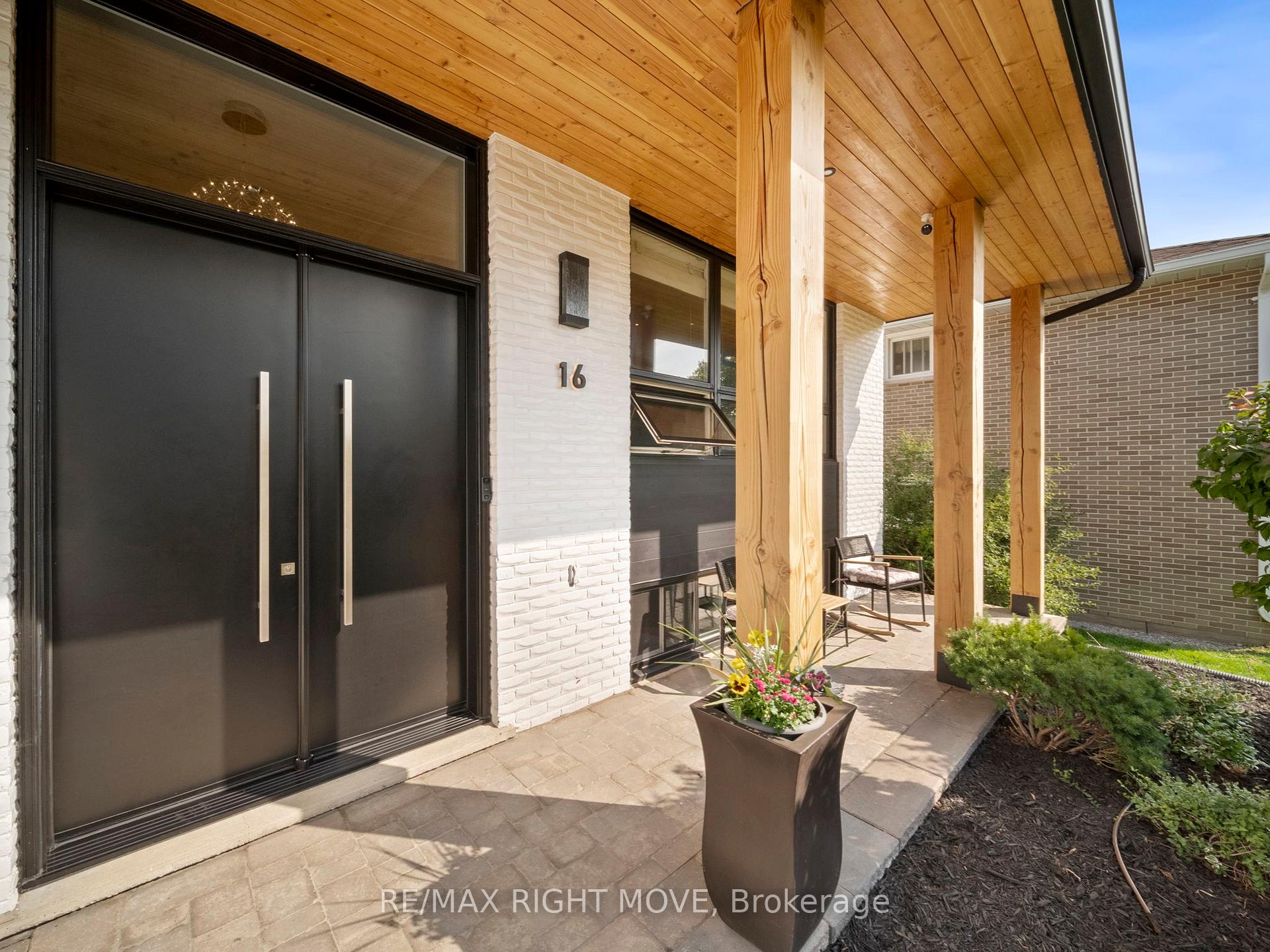 Photo 3 of 16 Greenfield Avenue, Barrie, Allandale Heights — HOMEH