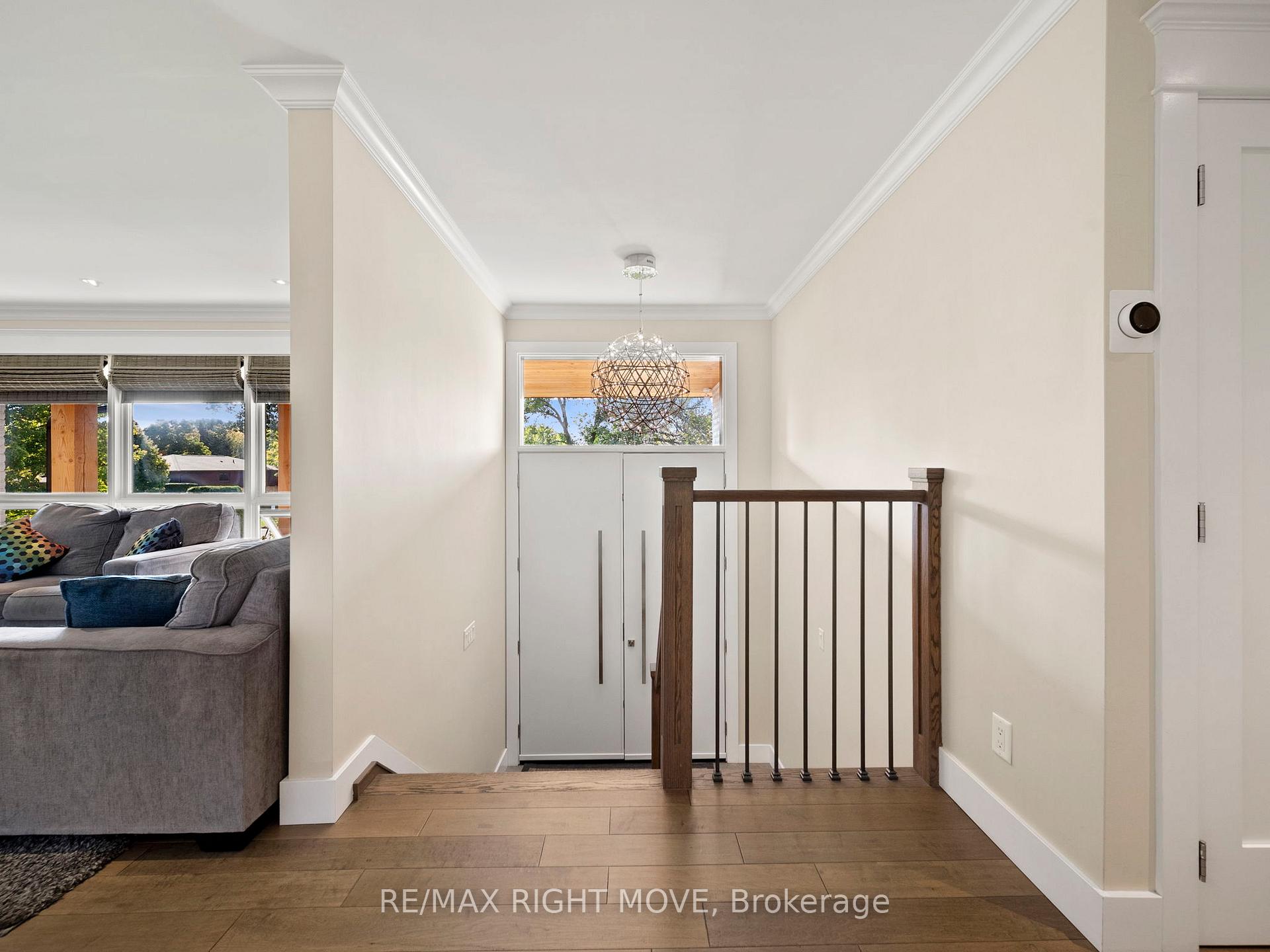 Photo 4 of 16 Greenfield Avenue, Barrie, Allandale Heights — HOMEH